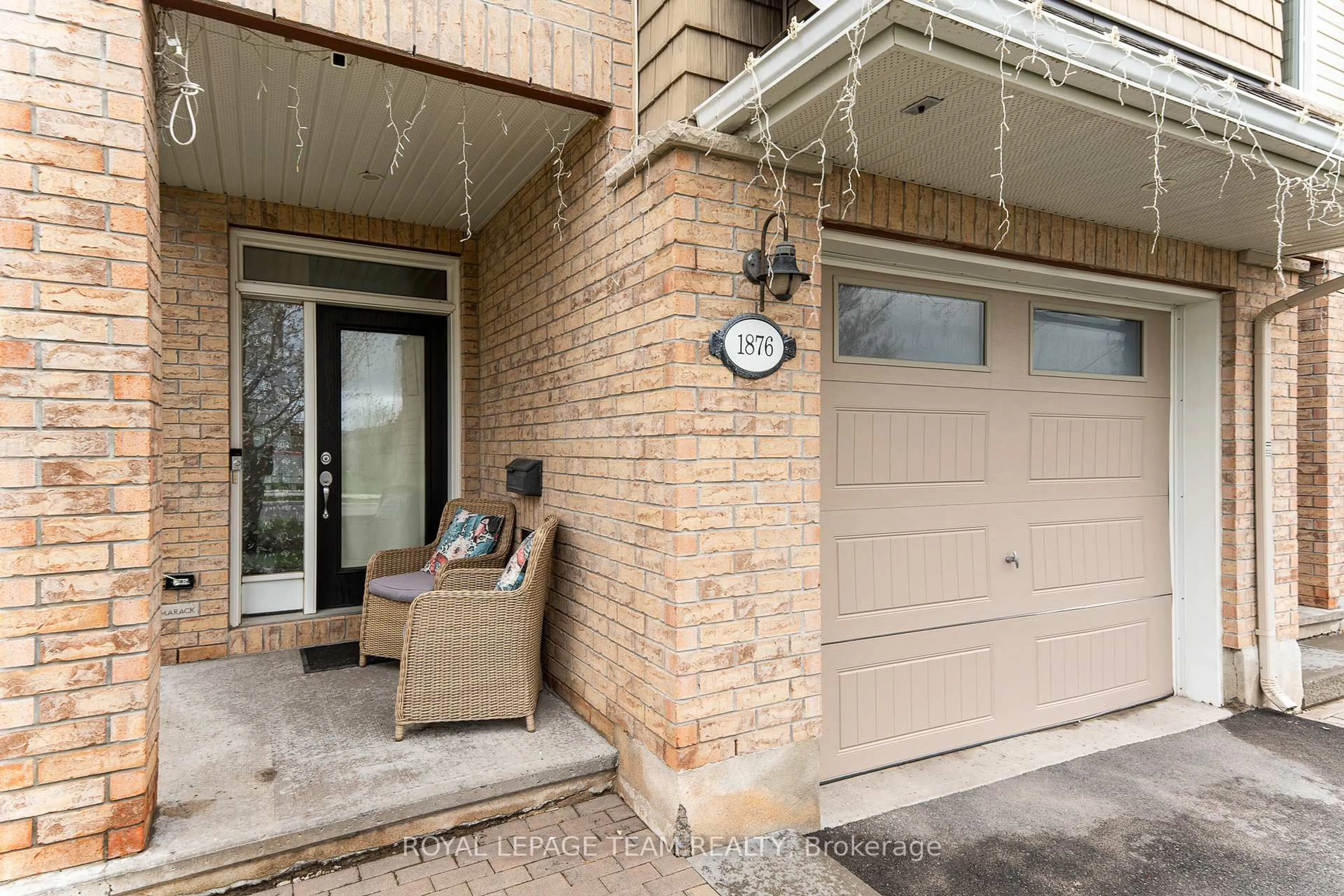 Indoor entryway for 1876 Maple Grove Rd, Ottawa Ontario K2S 0W4