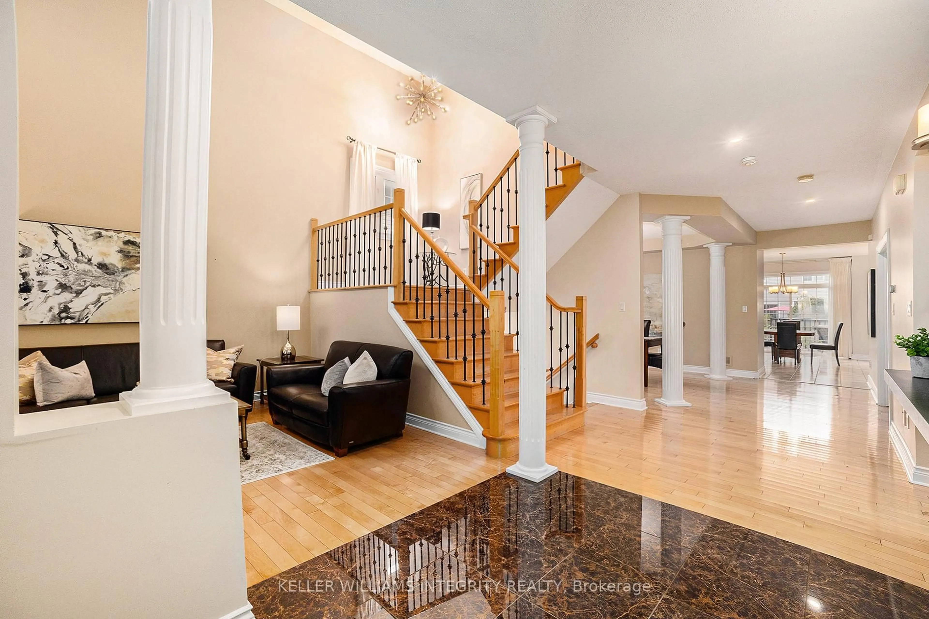 Indoor foyer for 346 Blackleaf Dr, Ottawa Ontario K2J 0E9