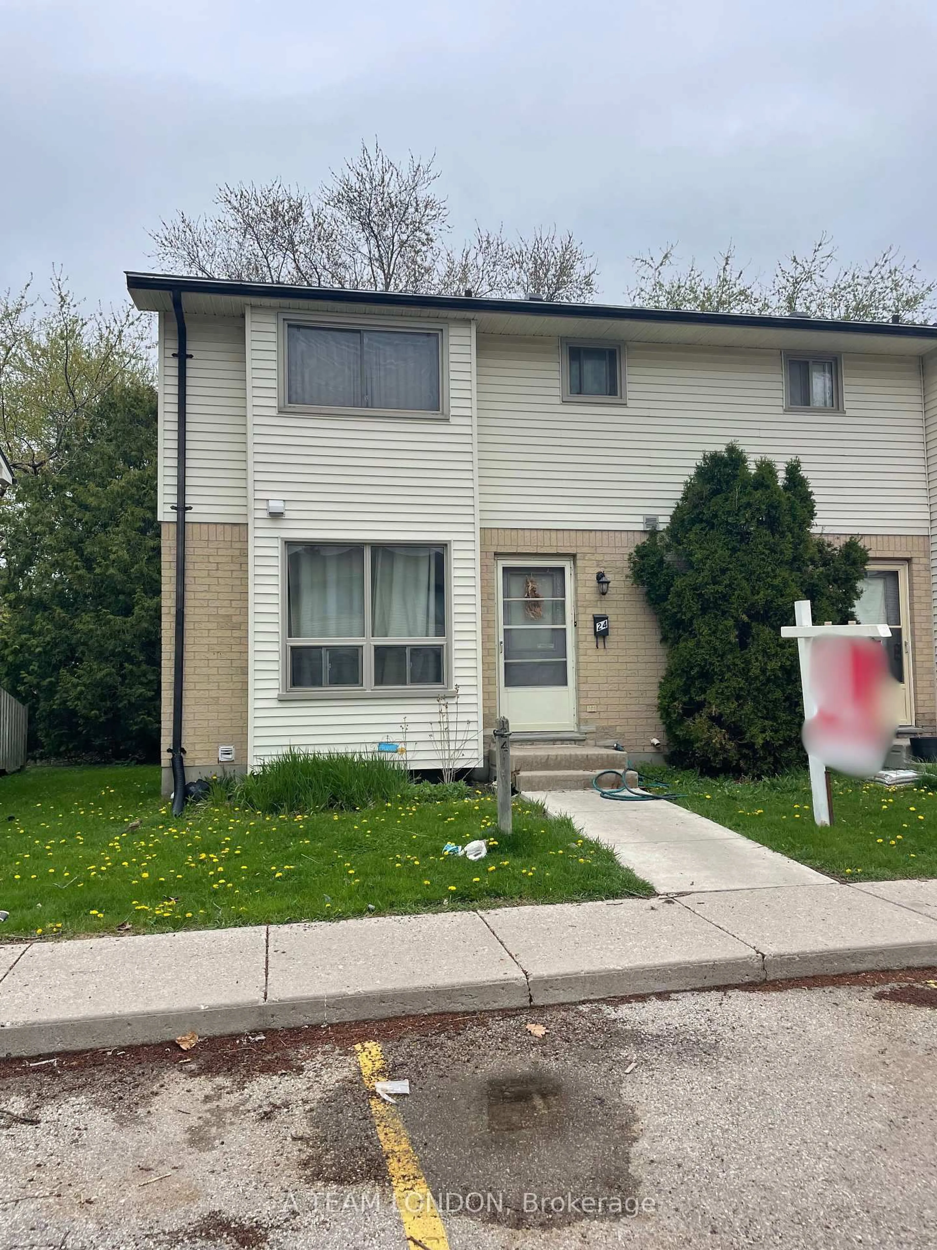 Home with vinyl exterior material, street for 135 BELMONT Dr #24, London Ontario N6J 4J3