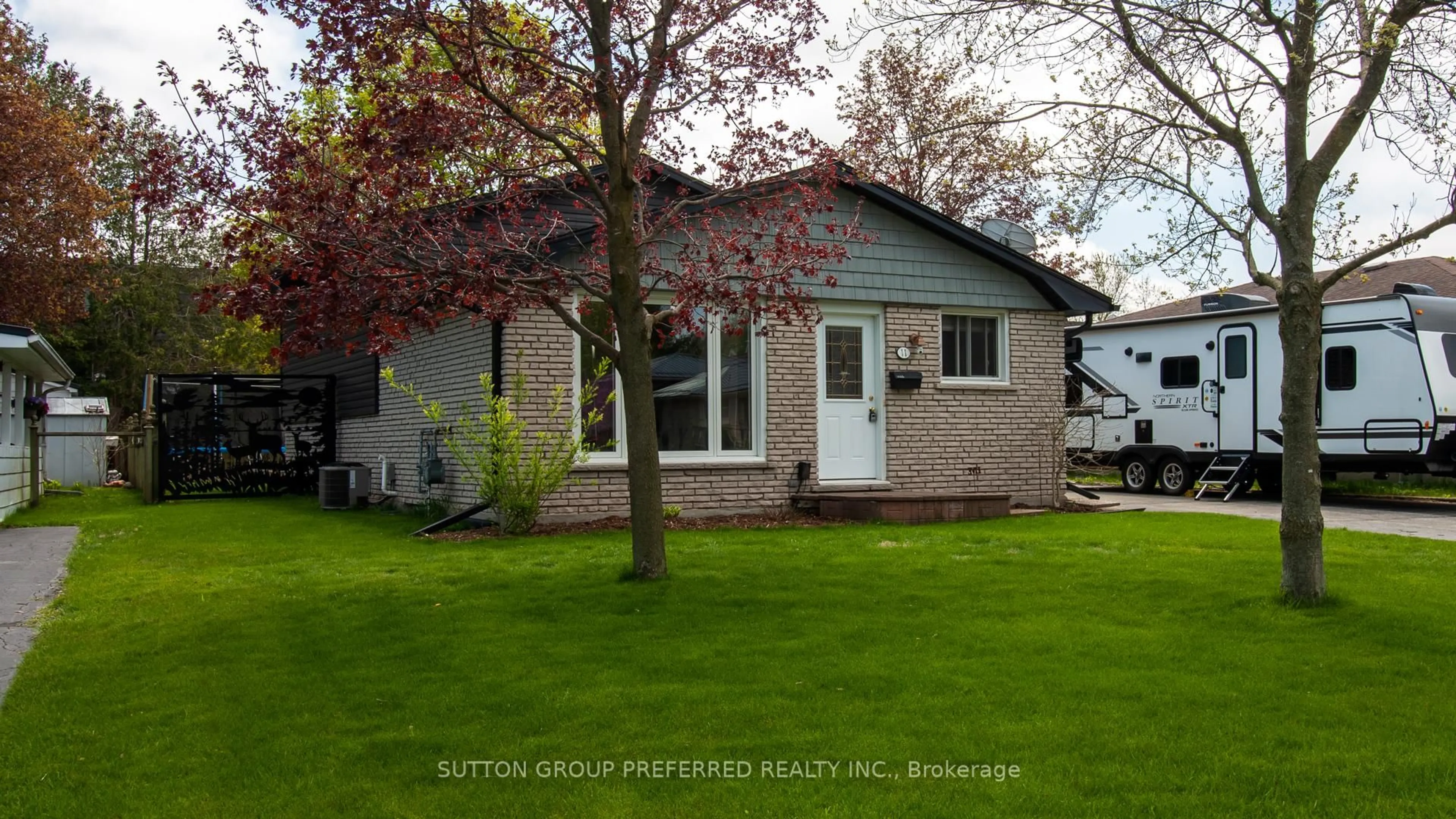Home with vinyl exterior material, street for 11 Stoney Crt, Tillsonburg Ontario N4G 4R7