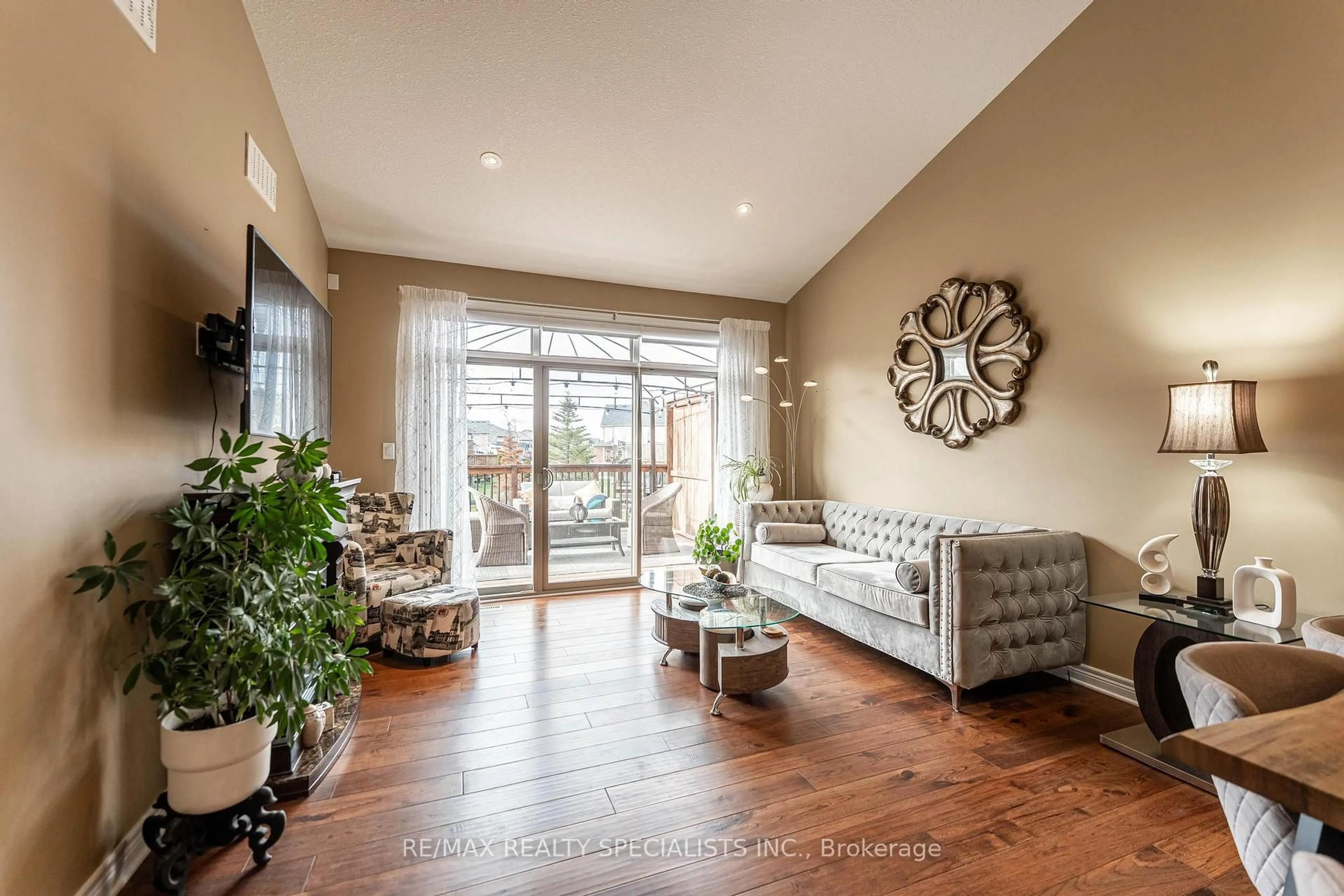 Indoor entryway for 9528 Hendershot Blvd #21, Niagara Falls Ontario L2H 0M1