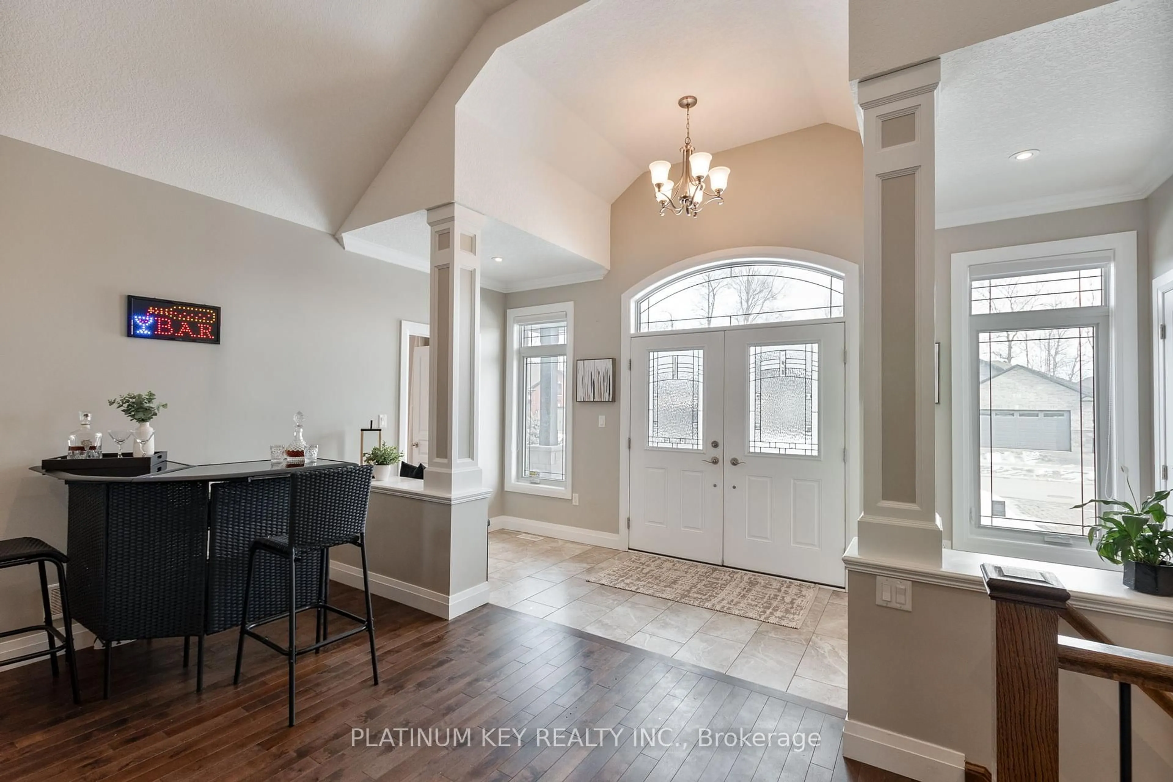 Indoor entryway for 50 Veale Cres, Strathroy-Caradoc Ontario N7G 0C9