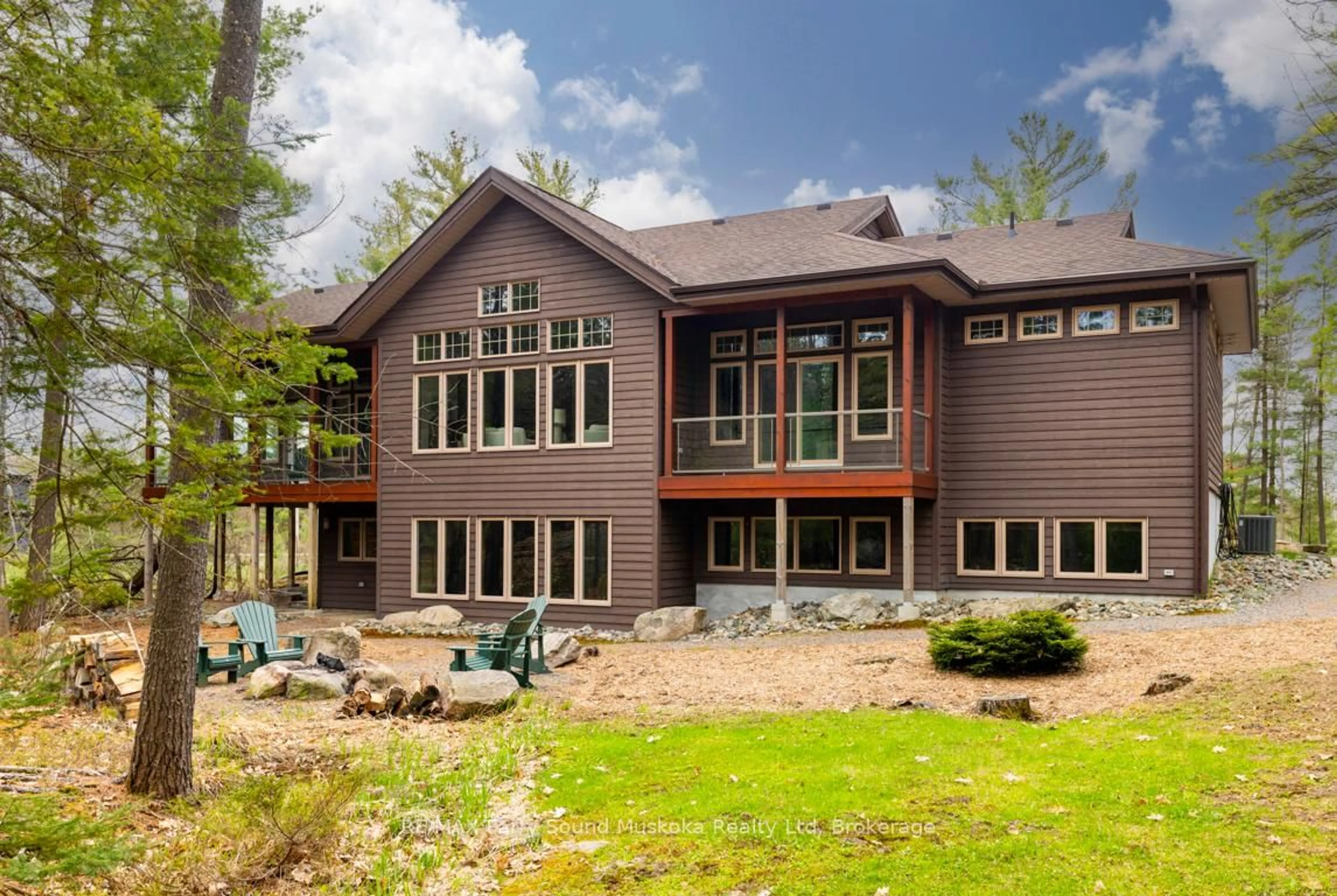 Home with vinyl exterior material, unknown for 25 Ryder Dr, McDougall Ontario P2A 2W9