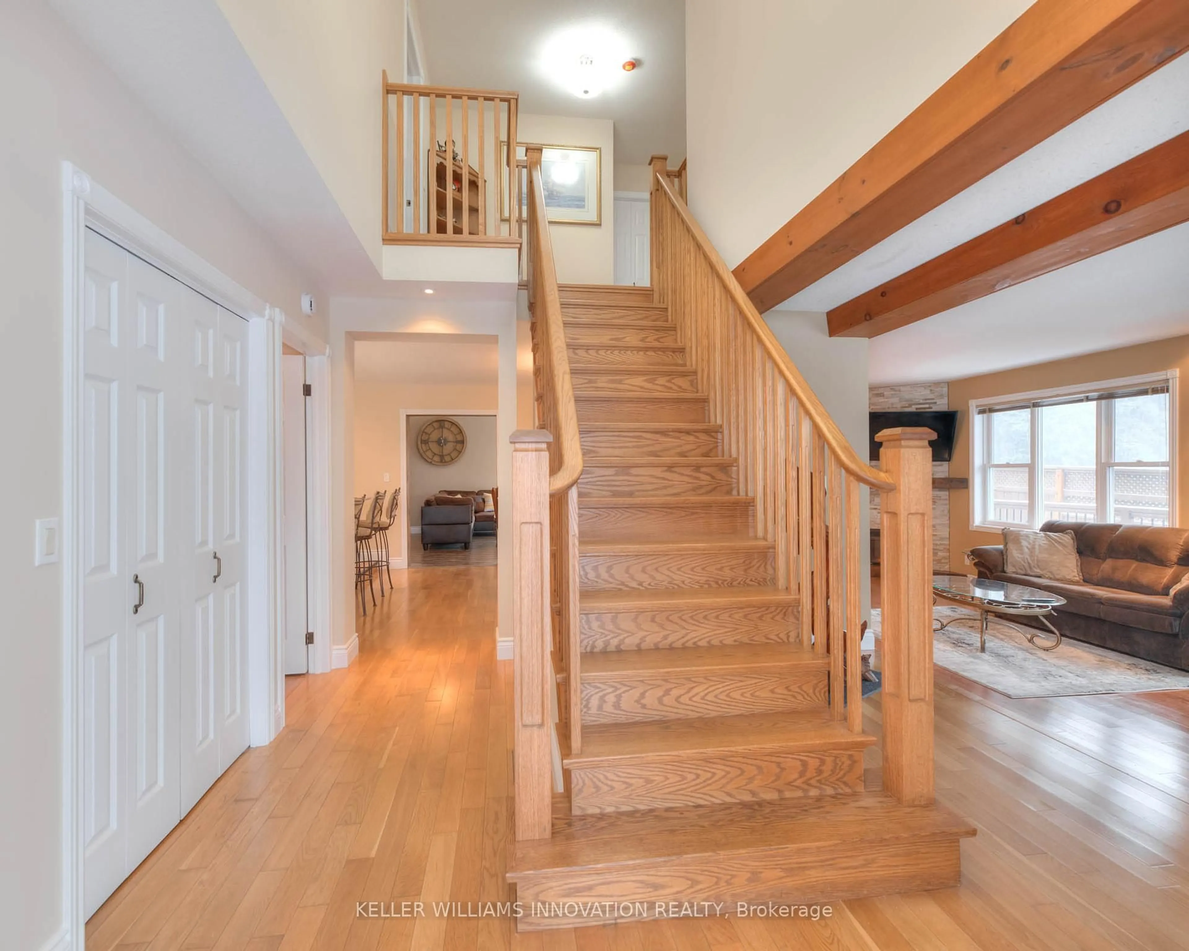Indoor foyer for 34 Braun St, Kitchener Ontario N2H 3R4