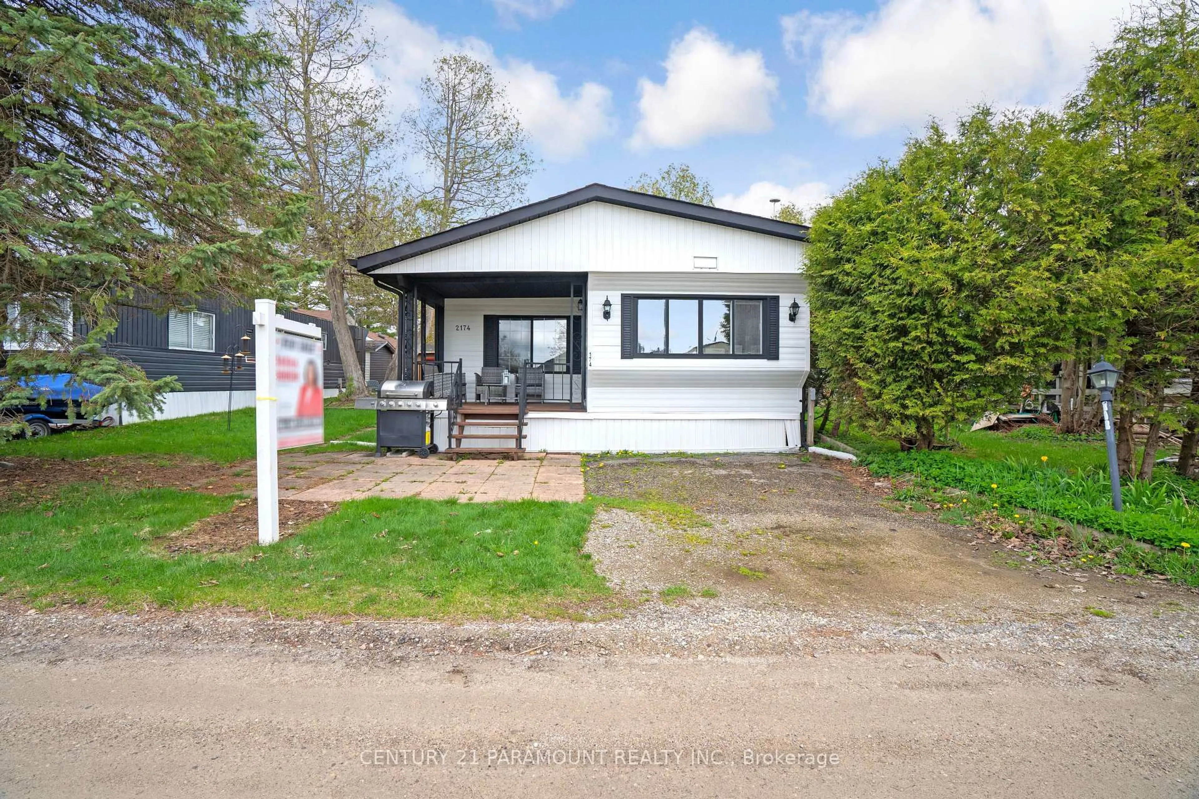 A pic from outside/outdoor area/front of a property/back of a property/a pic from drone, street for 174 Cedar Cres, Centre Wellington Ontario N1M 2W5