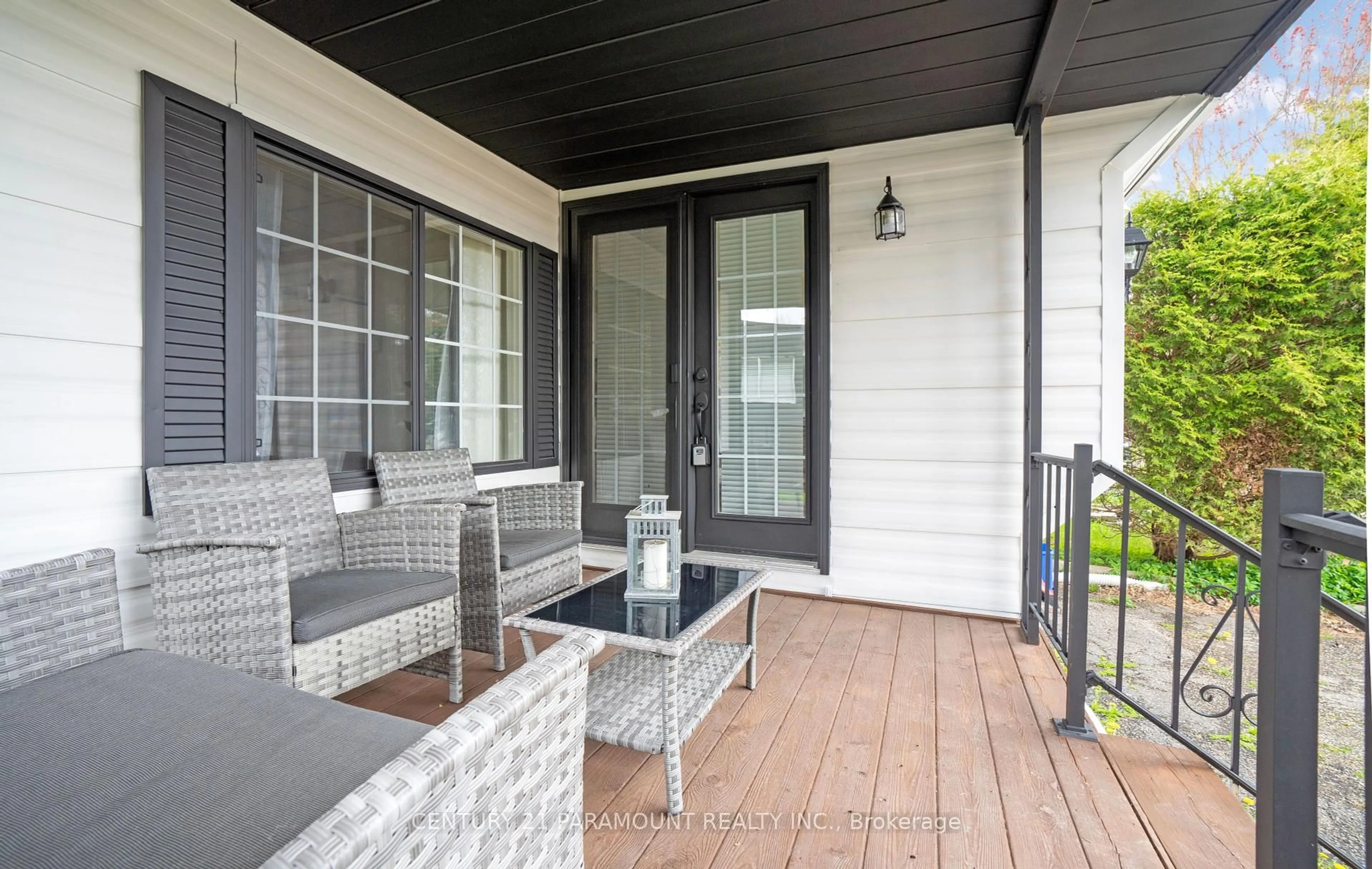 Patio, street for 174 Cedar Cres, Centre Wellington Ontario N1M 2W5