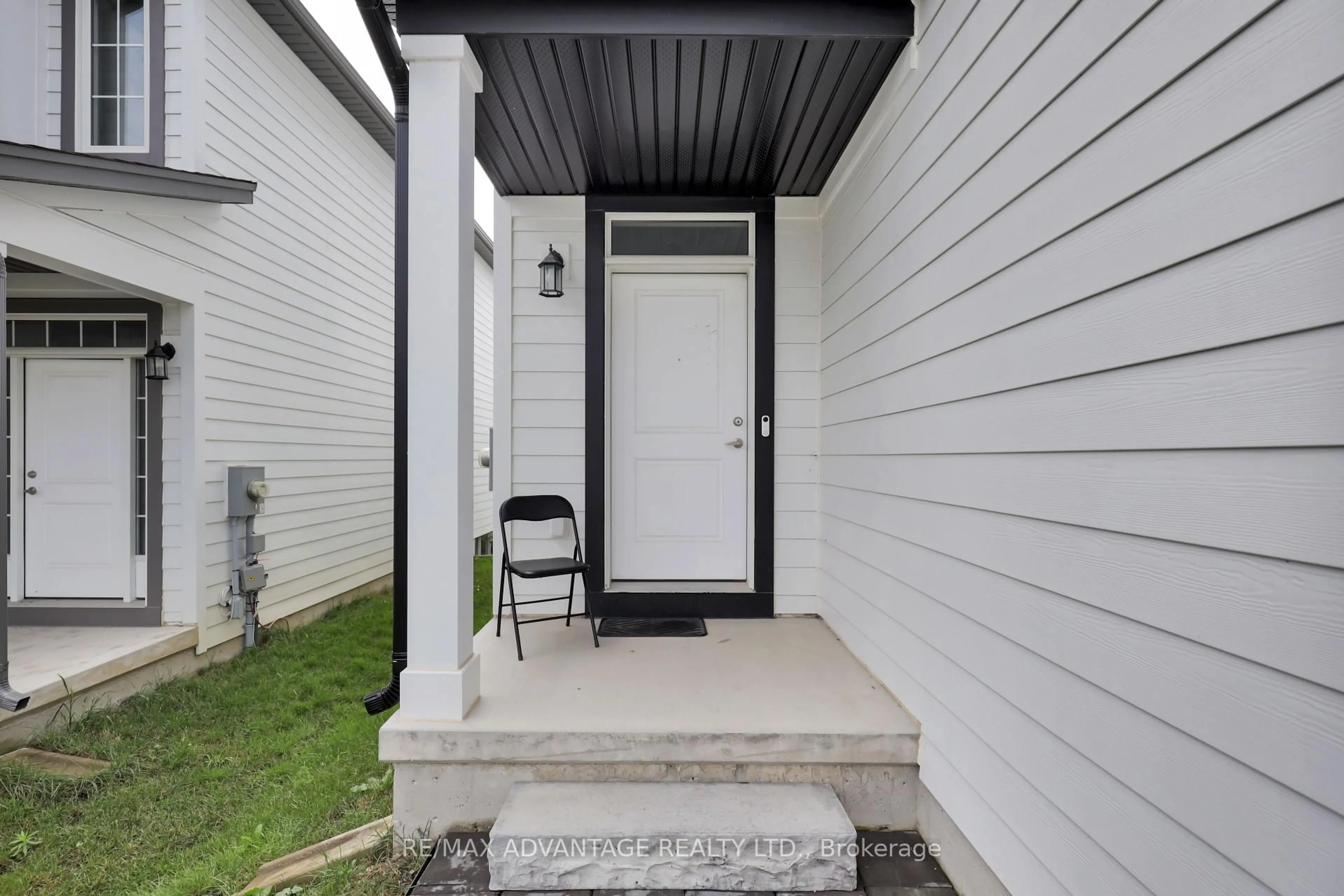 Indoor entryway for 3038 Heardcreek Tr, London North Ontario N6G 2S7