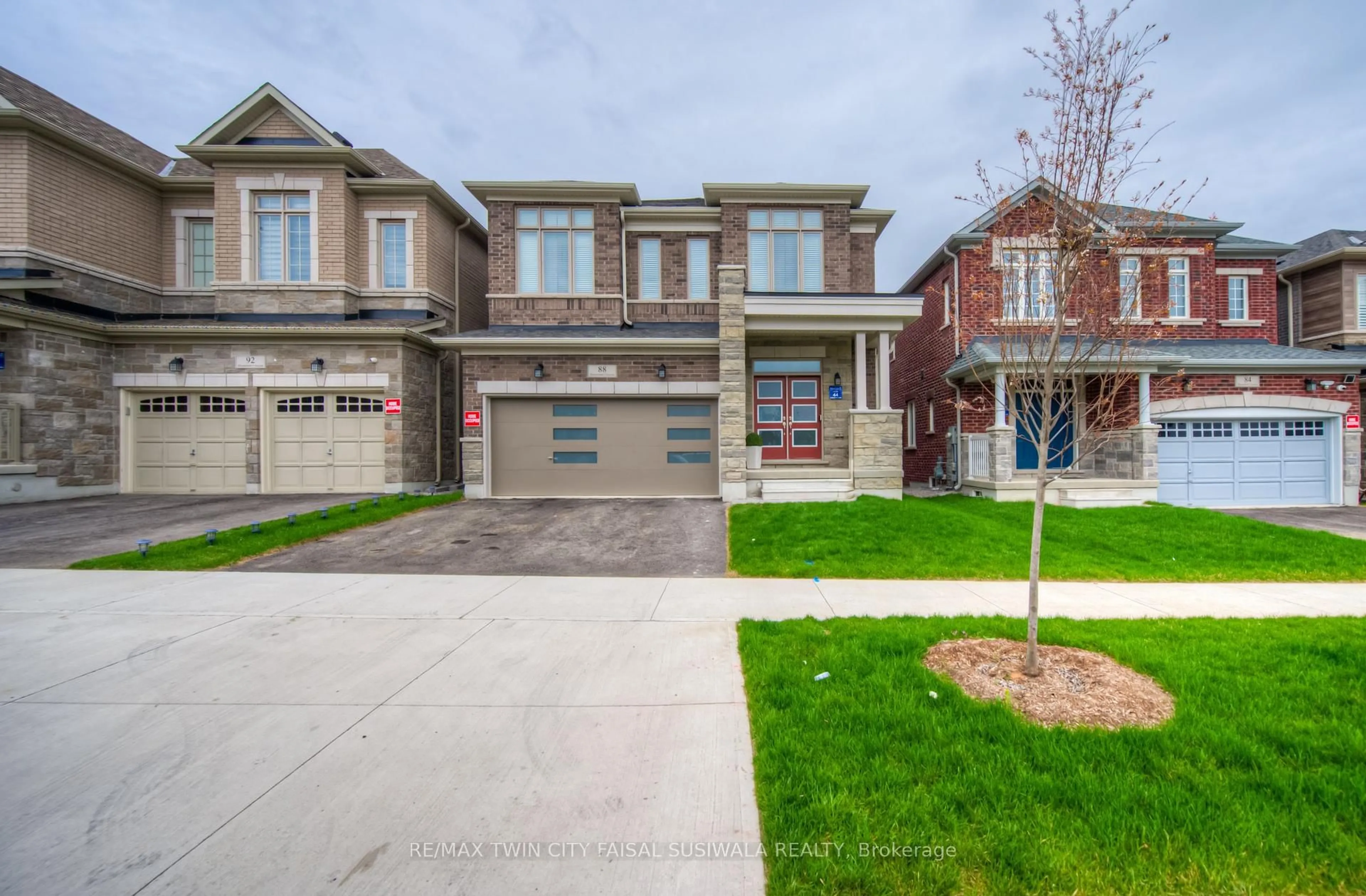 Home with brick exterior material, street for 88 Bloomfield Cres, Cambridge Ontario N1T 0G3