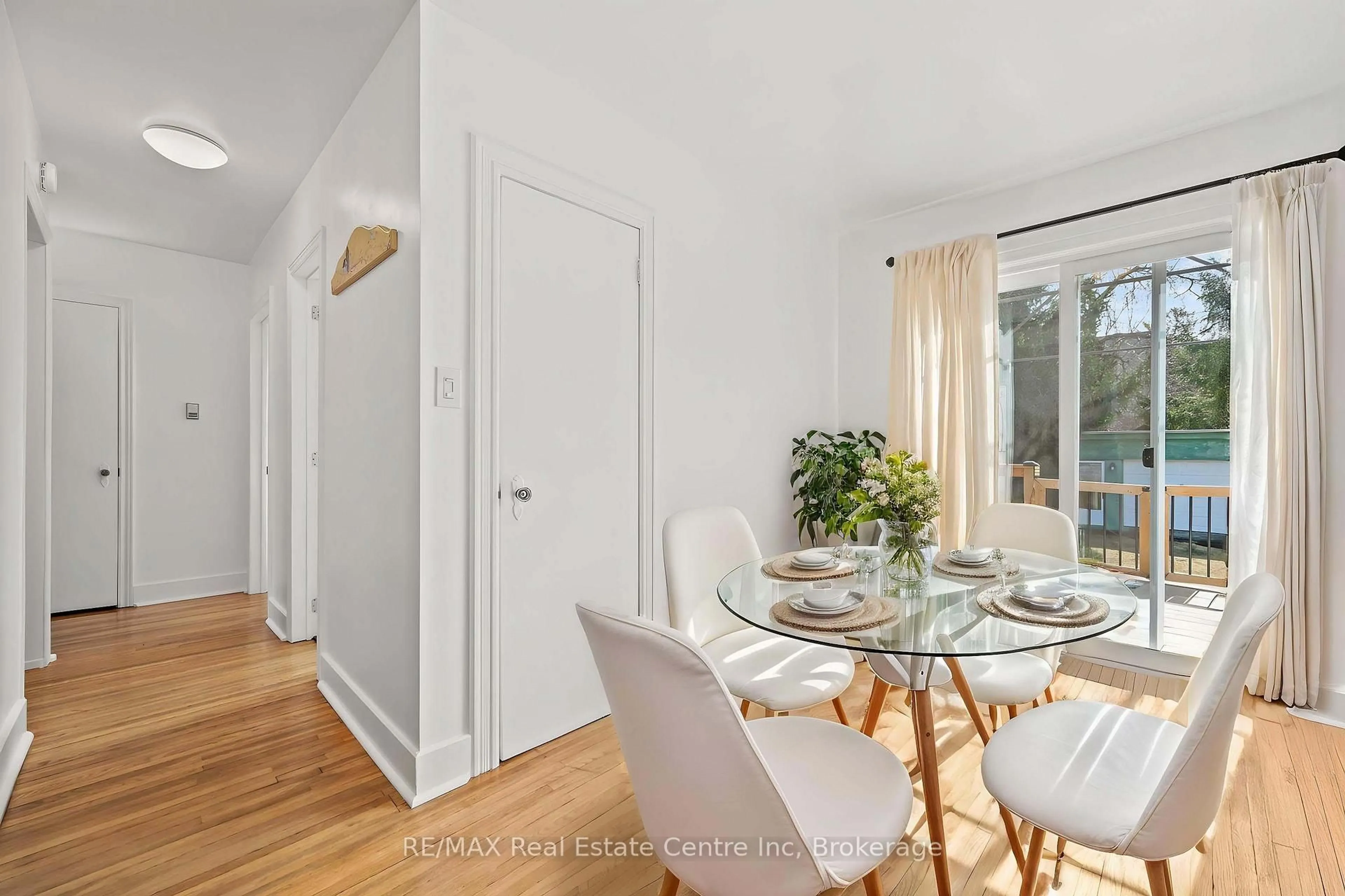 Dining room, wood/laminate floor for 513 Speedvale Ave, Guelph Ontario N1E 1P5