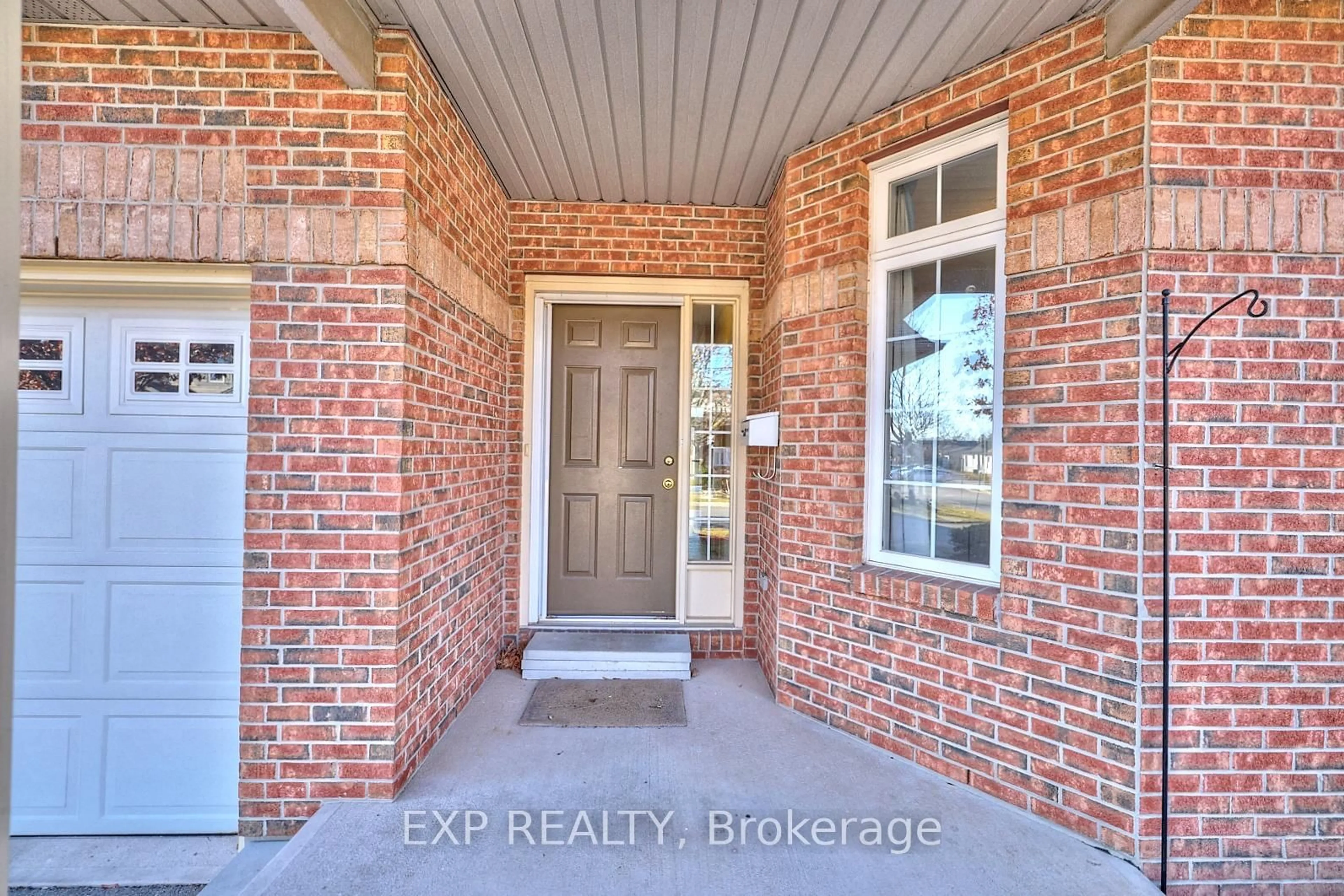 Indoor entryway for 5595 DRUMMOND Rd #23, Niagara Falls Ontario L2G 4L2
