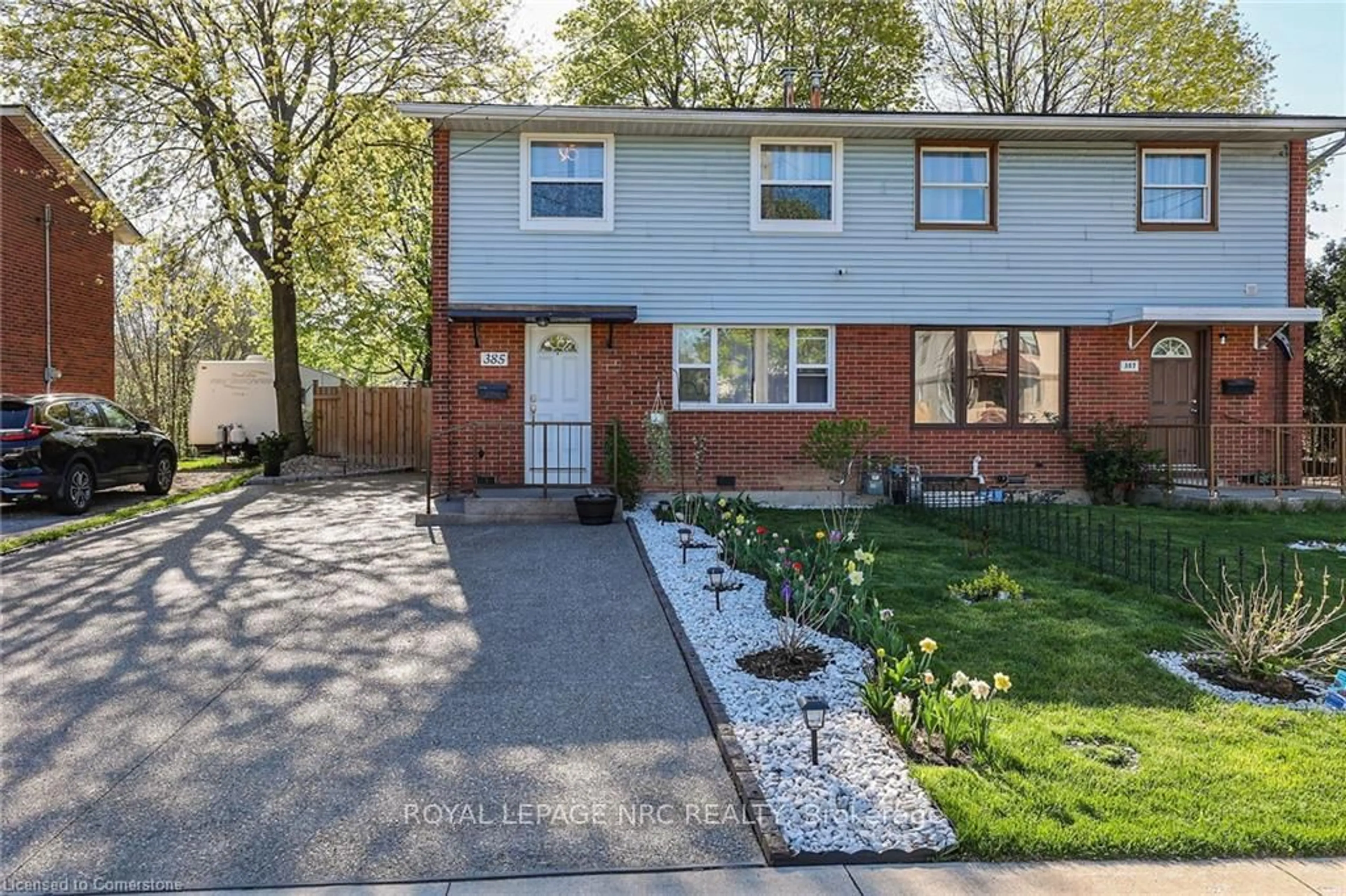 Home with brick exterior material, street for 385 East 23rd St, Hamilton Ontario L8V 2X5