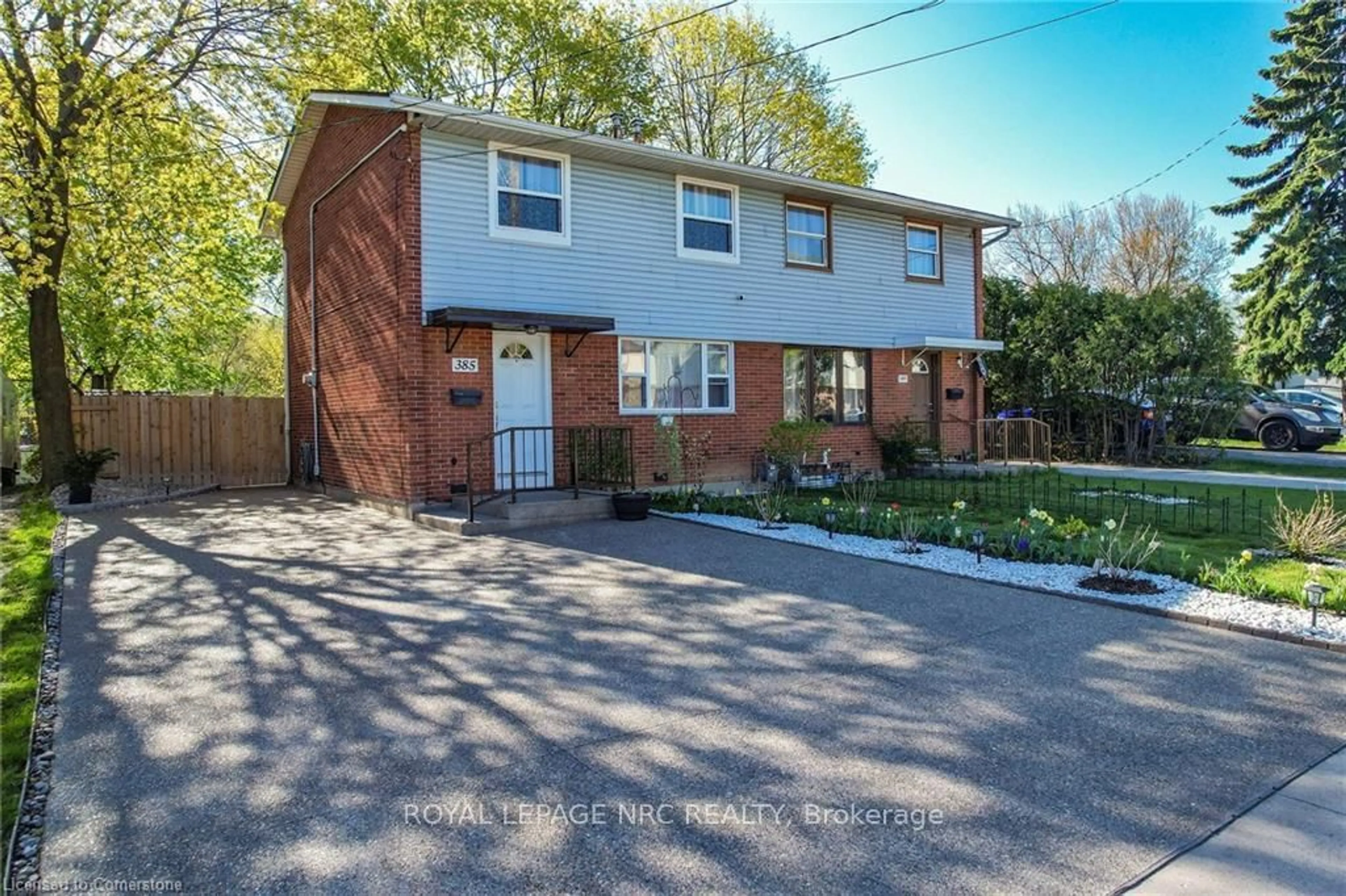 Home with brick exterior material, street for 385 East 23rd St, Hamilton Ontario L8V 2X5