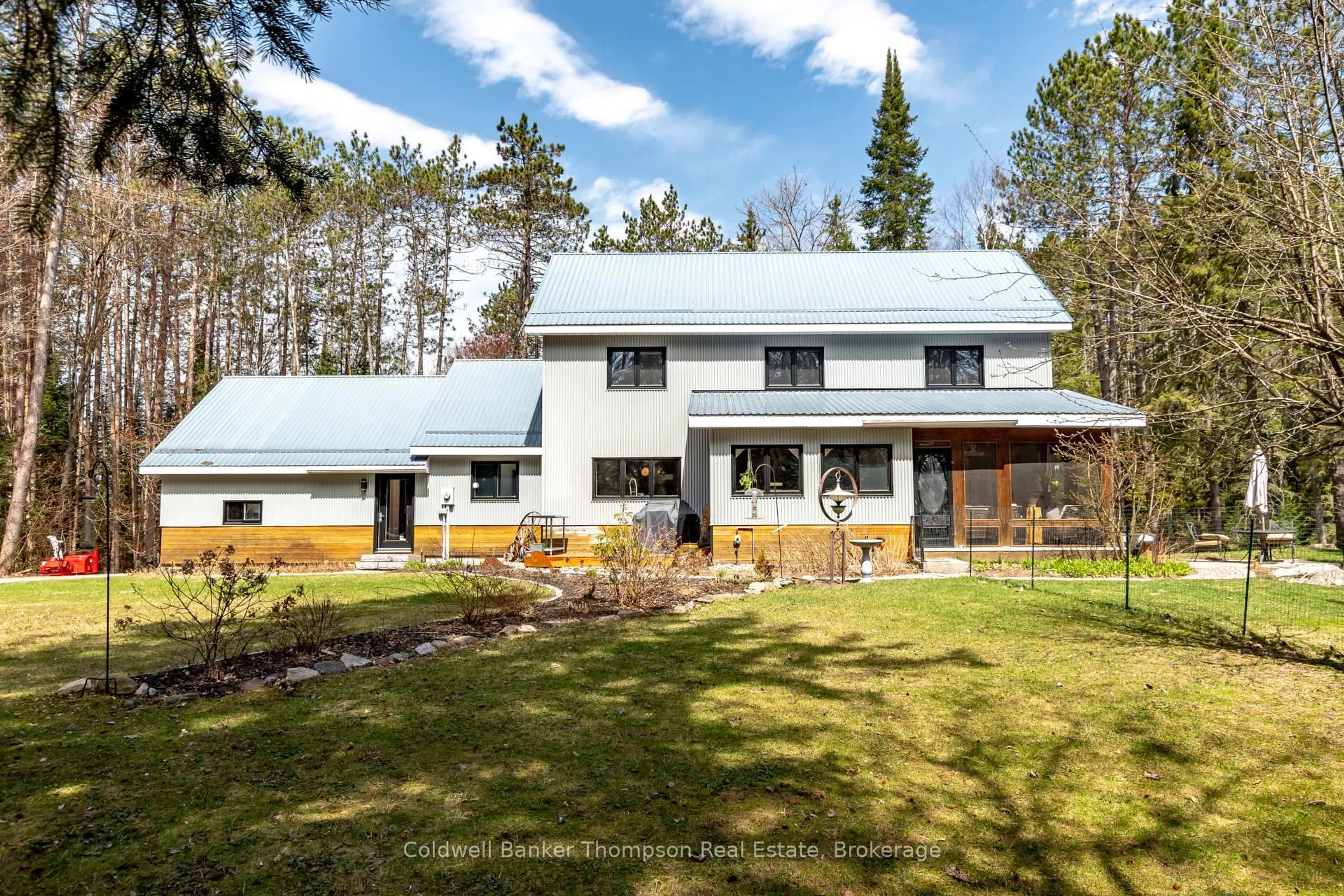 Home with vinyl exterior material, unknown for 1095 WILLIAMSPORT Rd, Huntsville Ontario P1H 2J4