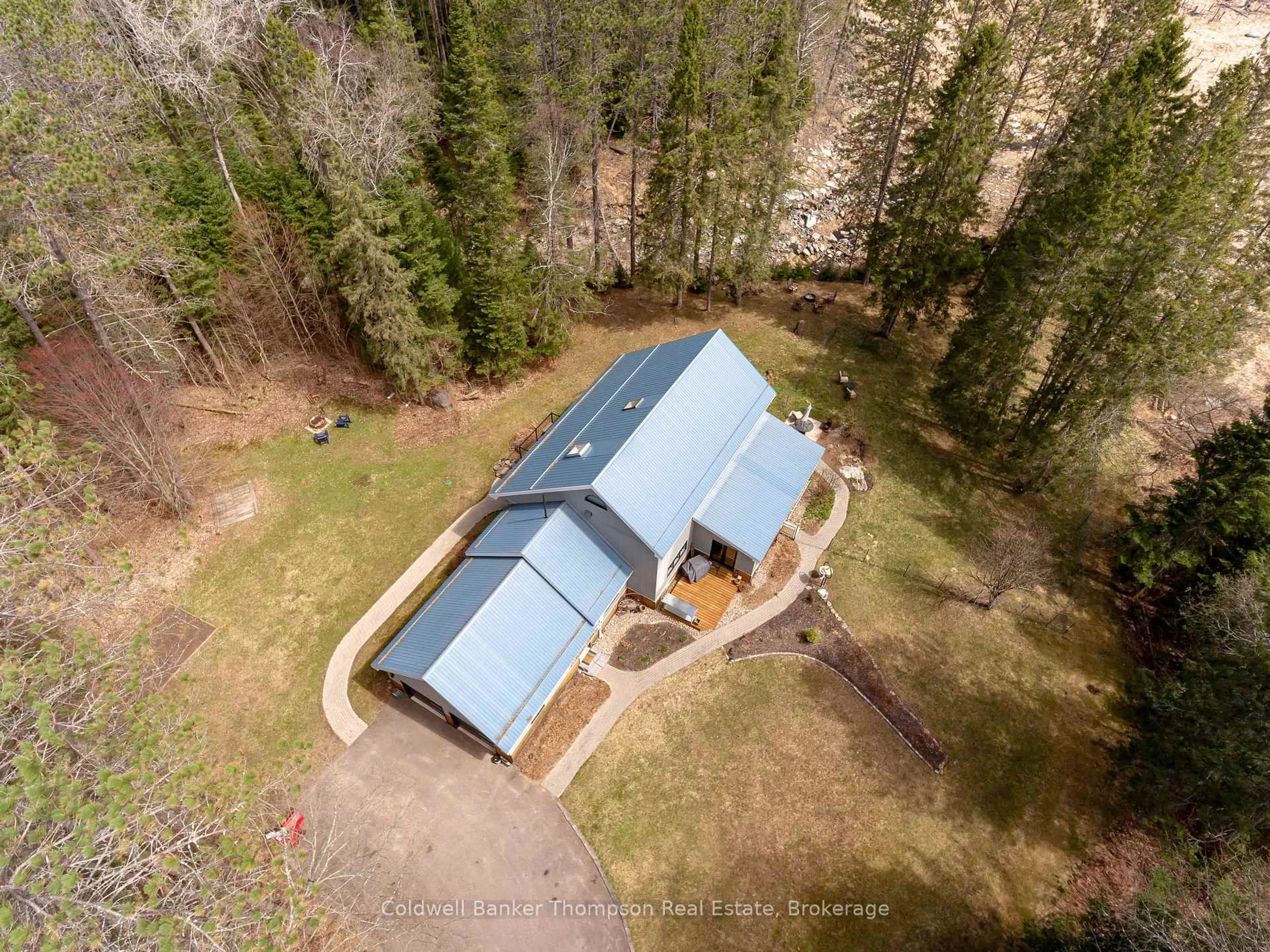 A pic from outside/outdoor area/front of a property/back of a property/a pic from drone, forest/trees view for 1095 WILLIAMSPORT Rd, Huntsville Ontario P1H 2J4