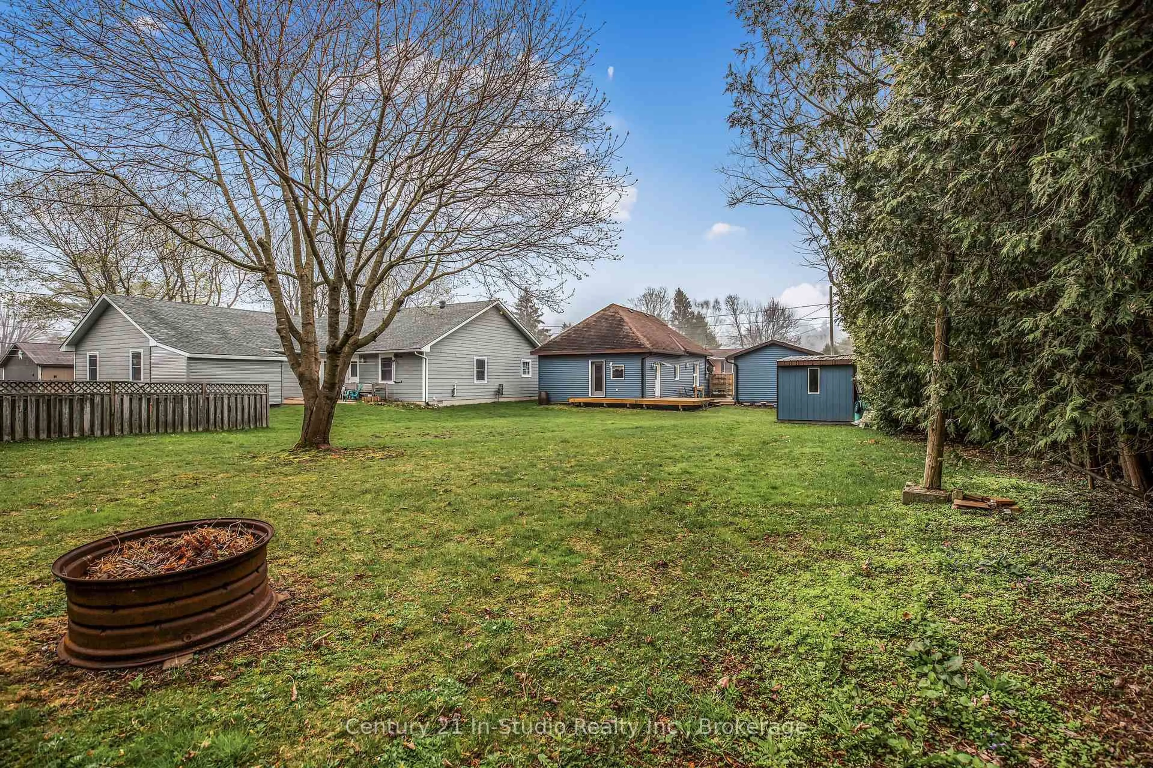 A pic from outside/outdoor area/front of a property/back of a property/a pic from drone, unknown for 564 Mary St, South Bruce Peninsula Ontario N0H 2T0