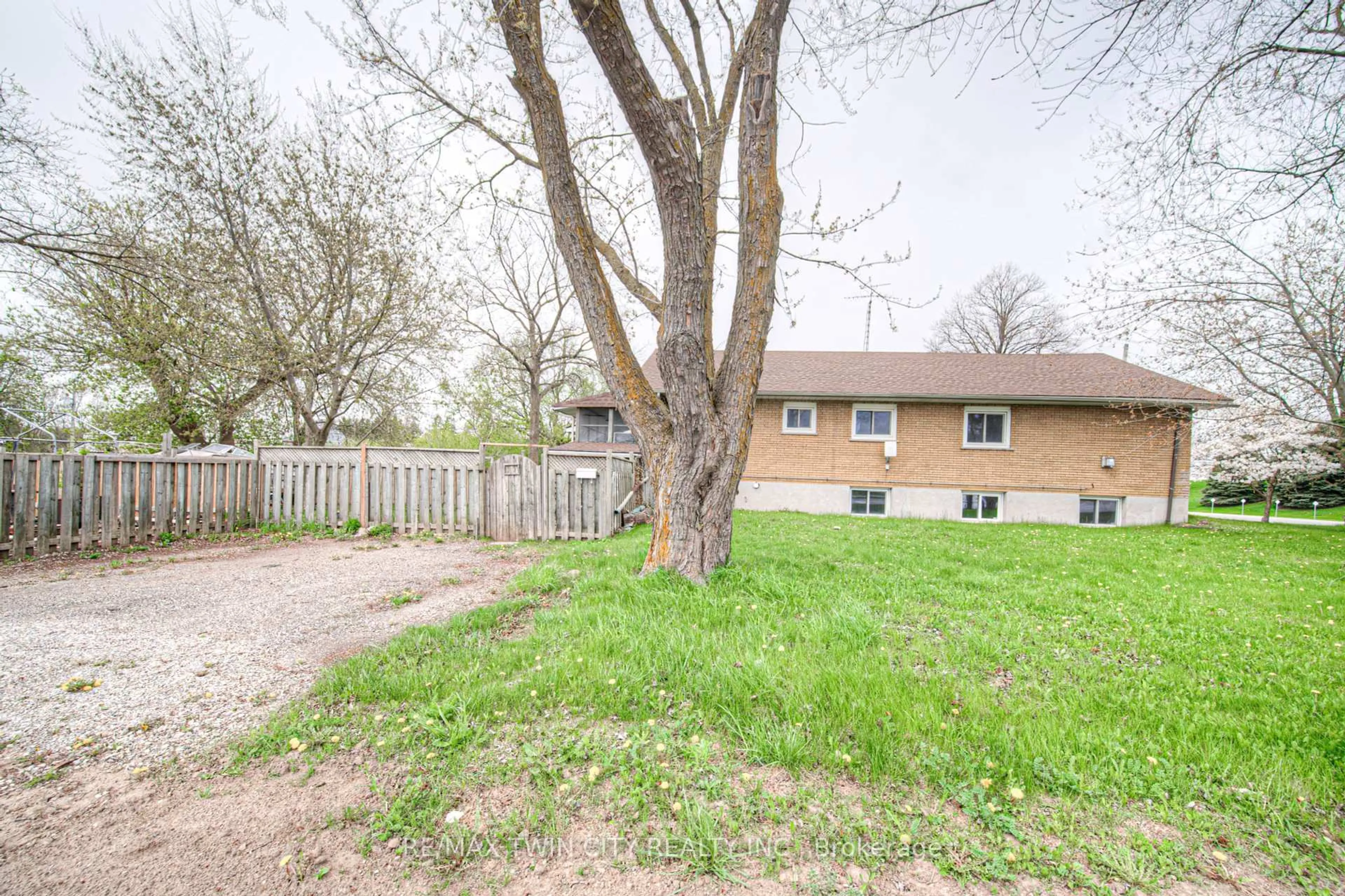 Unknown for 2300 Fountain St, Cambridge Ontario N3H 4R7