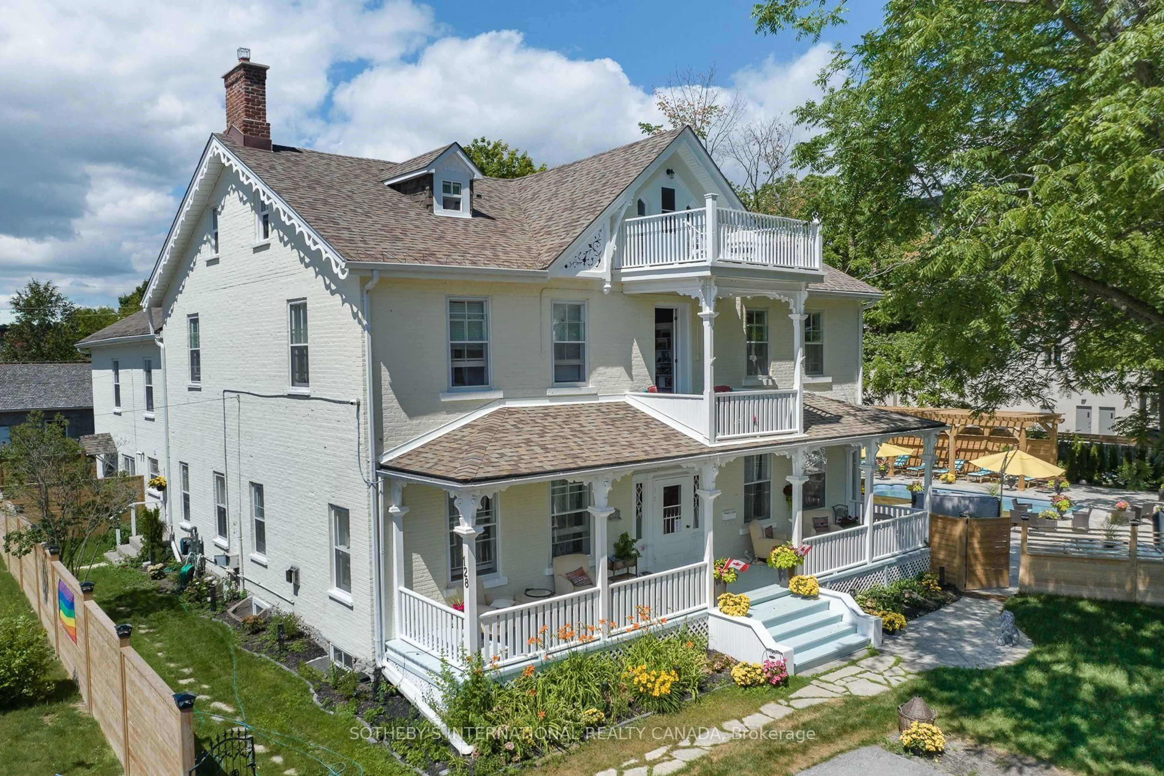 A pic from outside/outdoor area/front of a property/back of a property/a pic from drone, street for 128 Durham St, Cobourg Ontario K9A 3H4