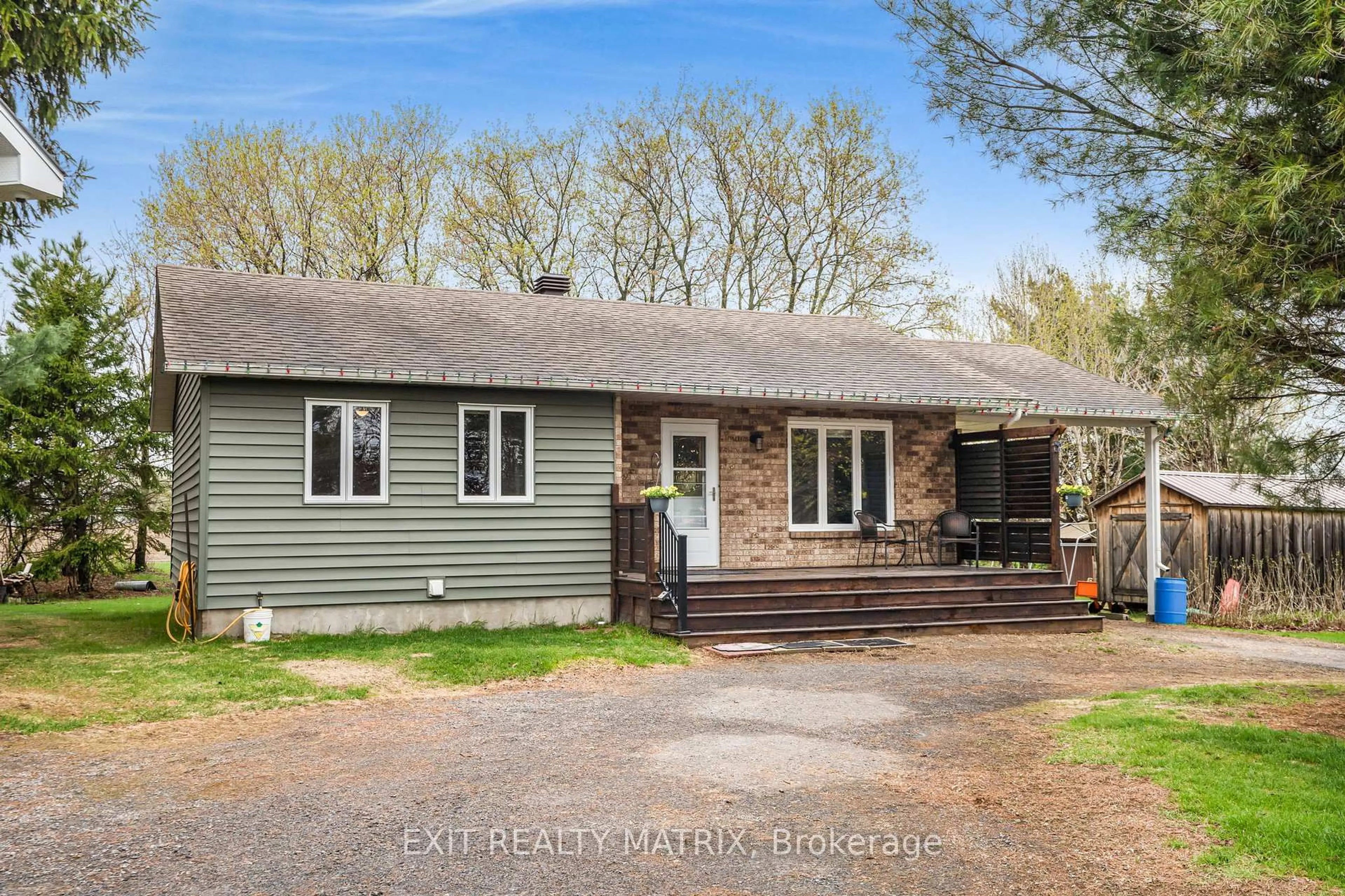 A pic from outside/outdoor area/front of a property/back of a property/a pic from drone, street for 1120 Des Cedres St, East Hawkesbury Ontario K0B 1B0