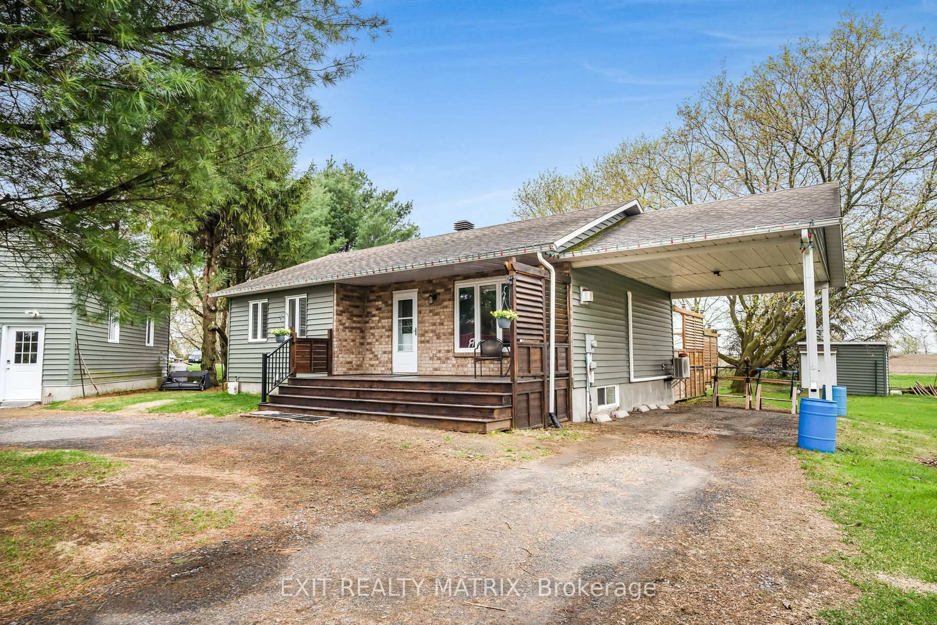 A pic from outside/outdoor area/front of a property/back of a property/a pic from drone, unknown for 1120 Des Cedres St, East Hawkesbury Ontario K0B 1B0