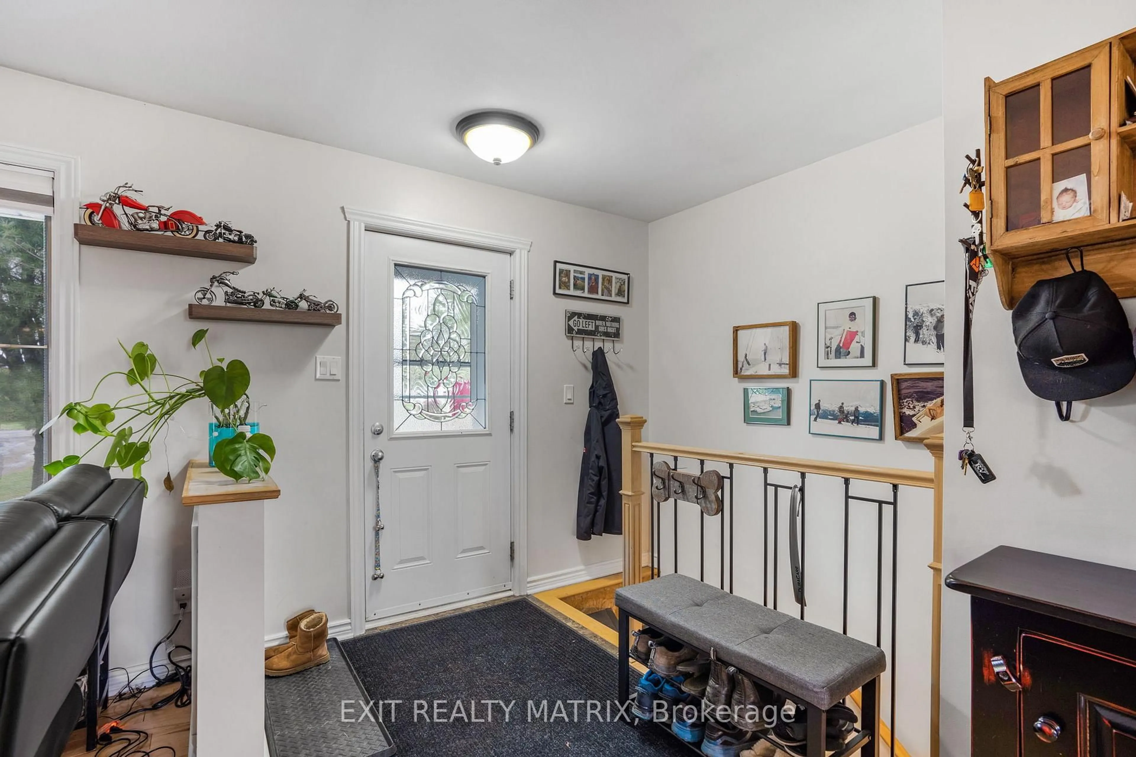Indoor entryway for 1120 Des Cedres St, East Hawkesbury Ontario K0B 1B0