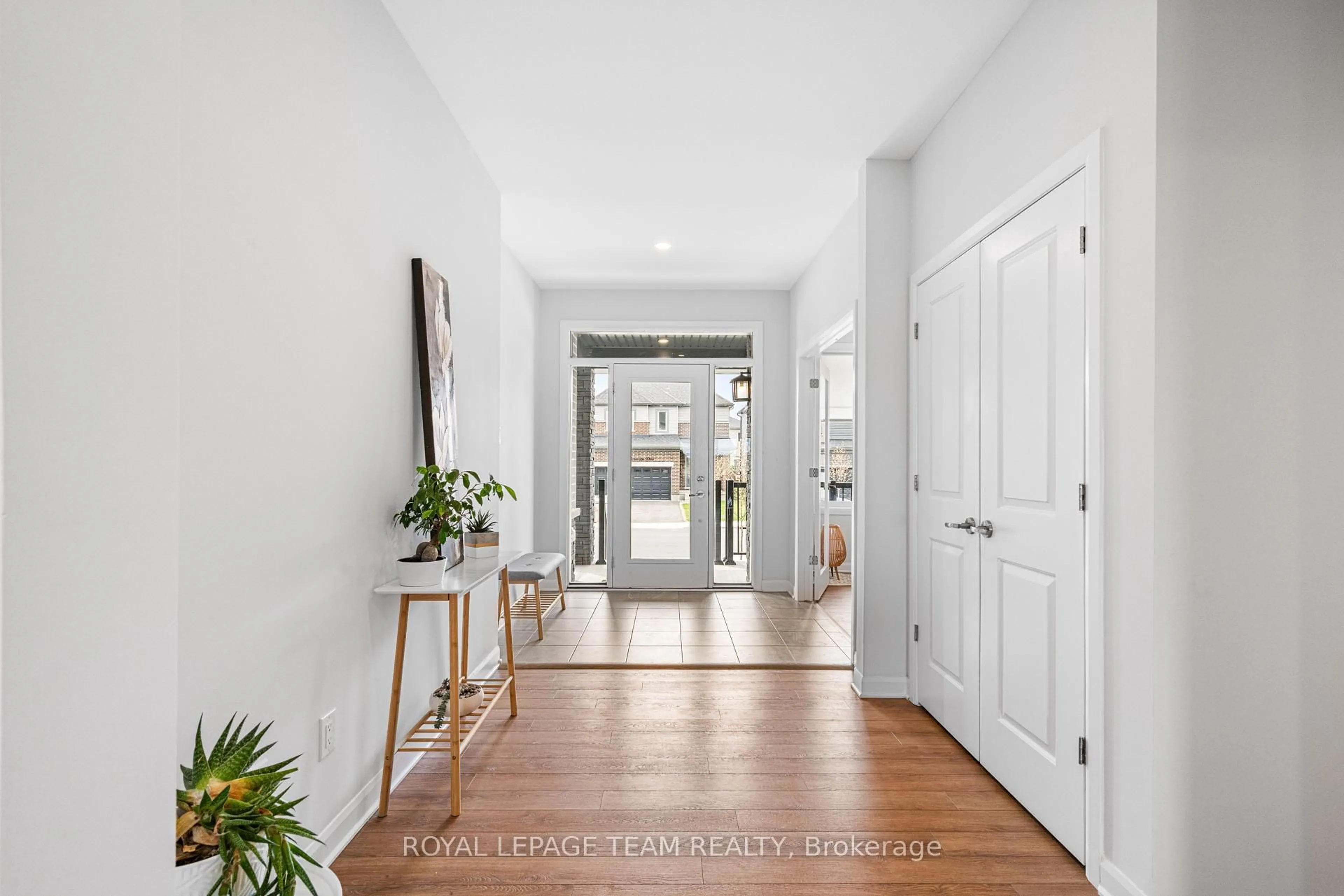 Indoor entryway for 934 Lakeridge Dr, Ottawa Ontario K4A 5N8
