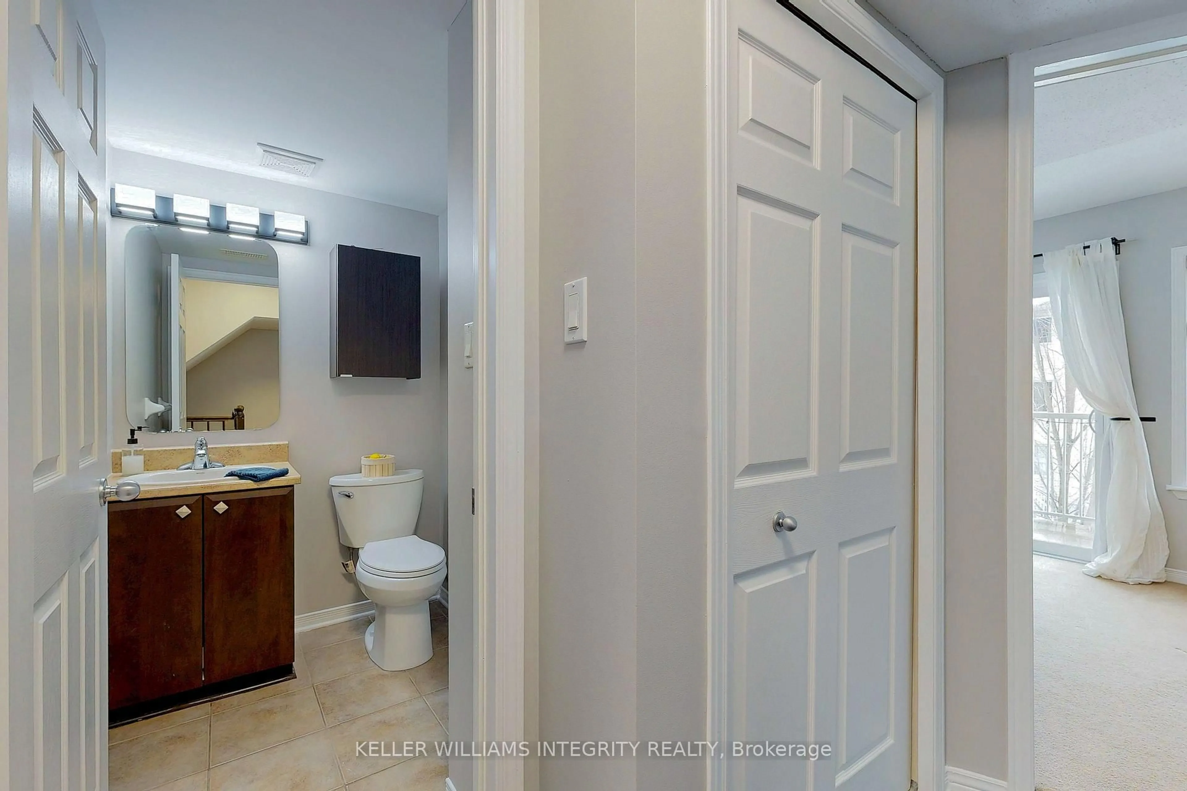 Standard bathroom, ceramic/tile floor for 638 Reardon N/A #10, Ottawa Ontario K1V 2K9