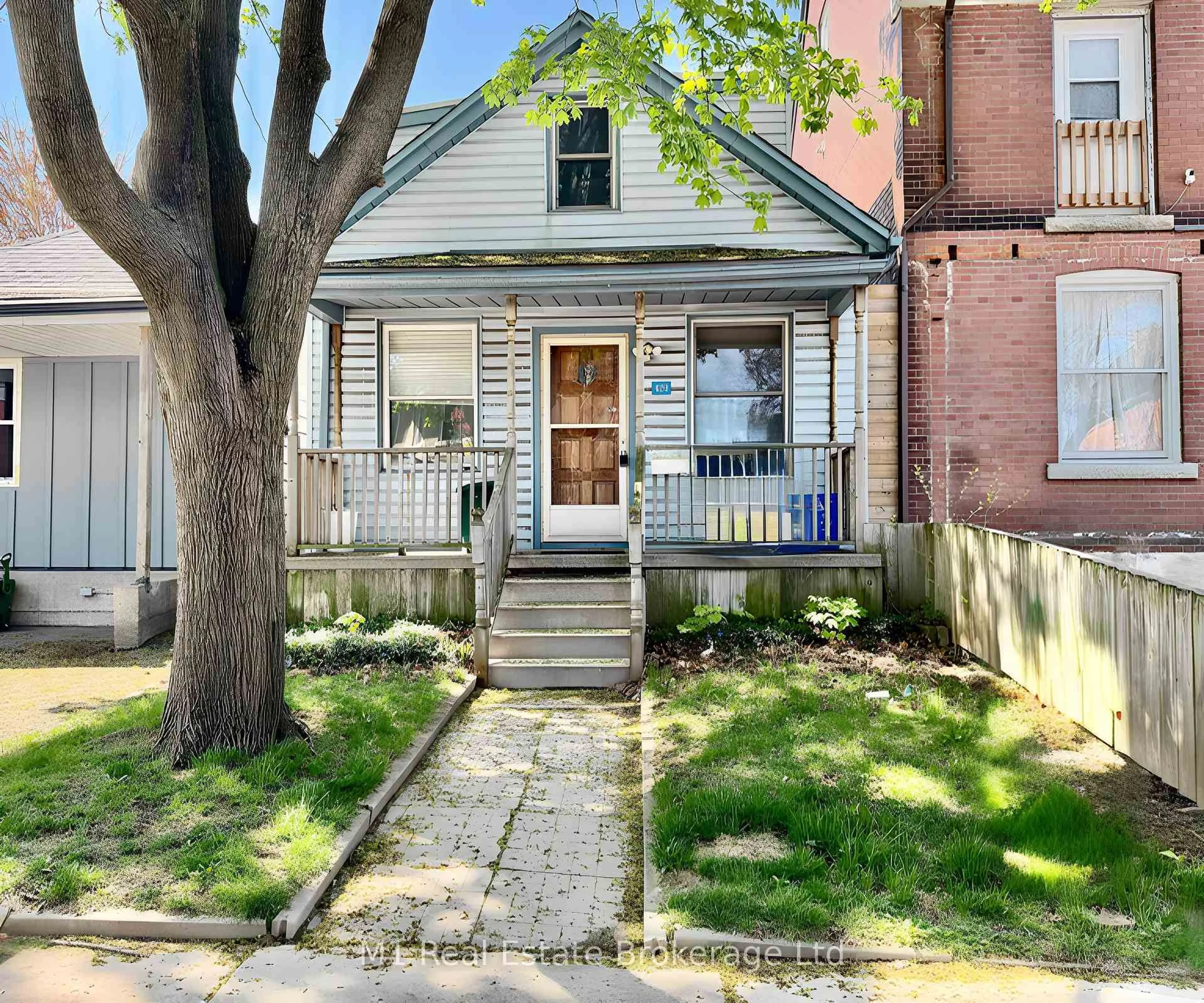 Home with brick exterior material, street for 420 King William Estates, Hamilton Ontario L8L 1P7