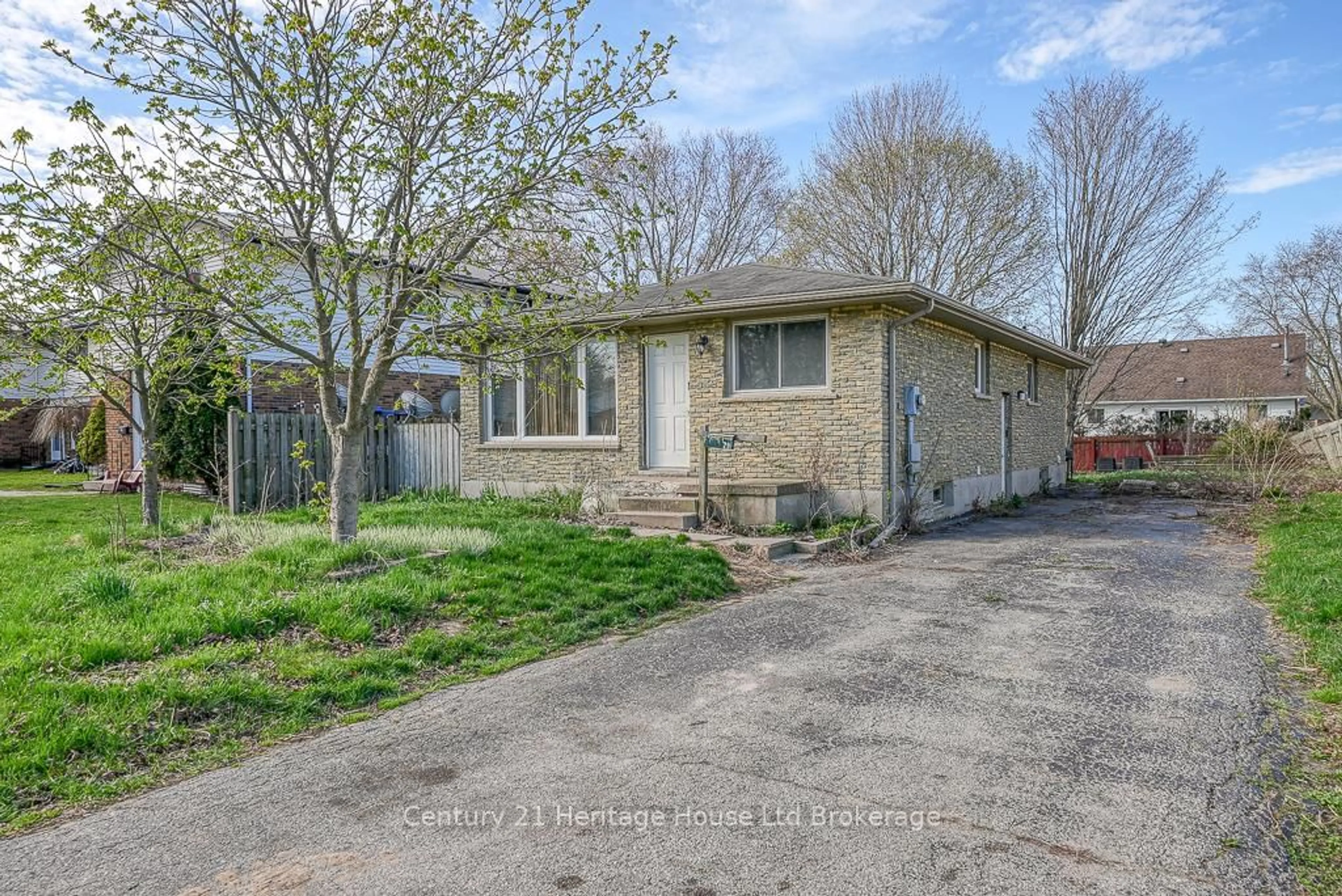 Unknown for 29 Devonshire Ave, Tillsonburg Ontario N4G 4K7