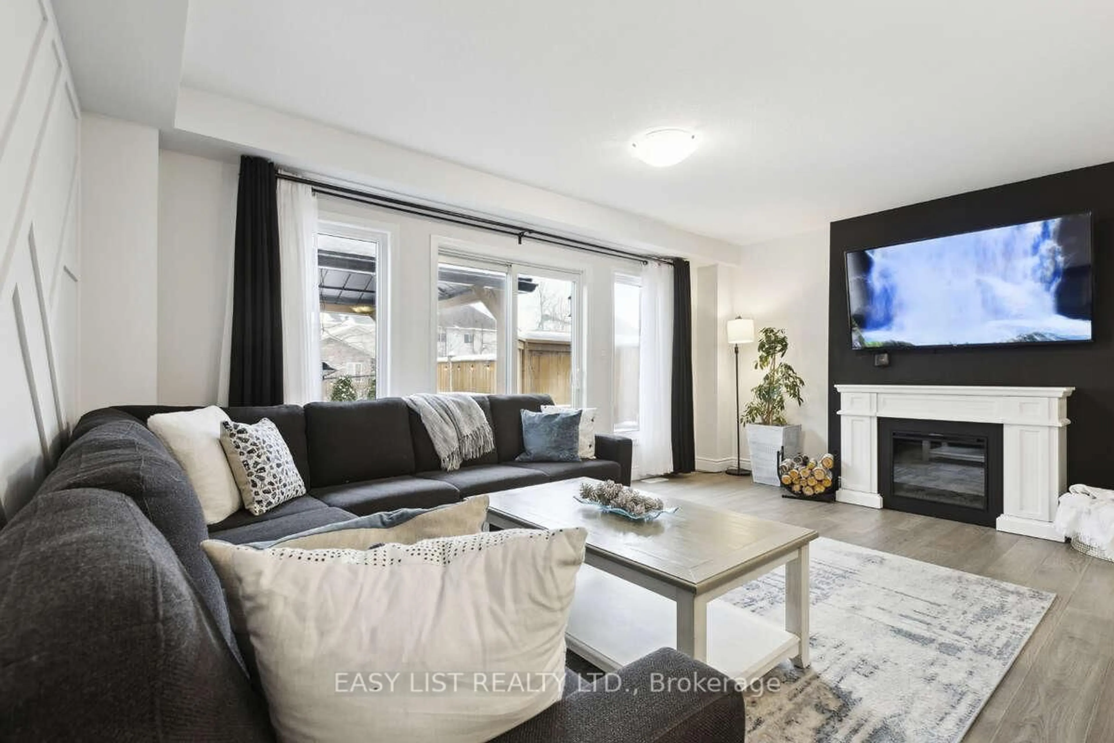 Living room with furniture, unknown for 75 Meadowridge St, Kitchener Ontario N2P 0E2