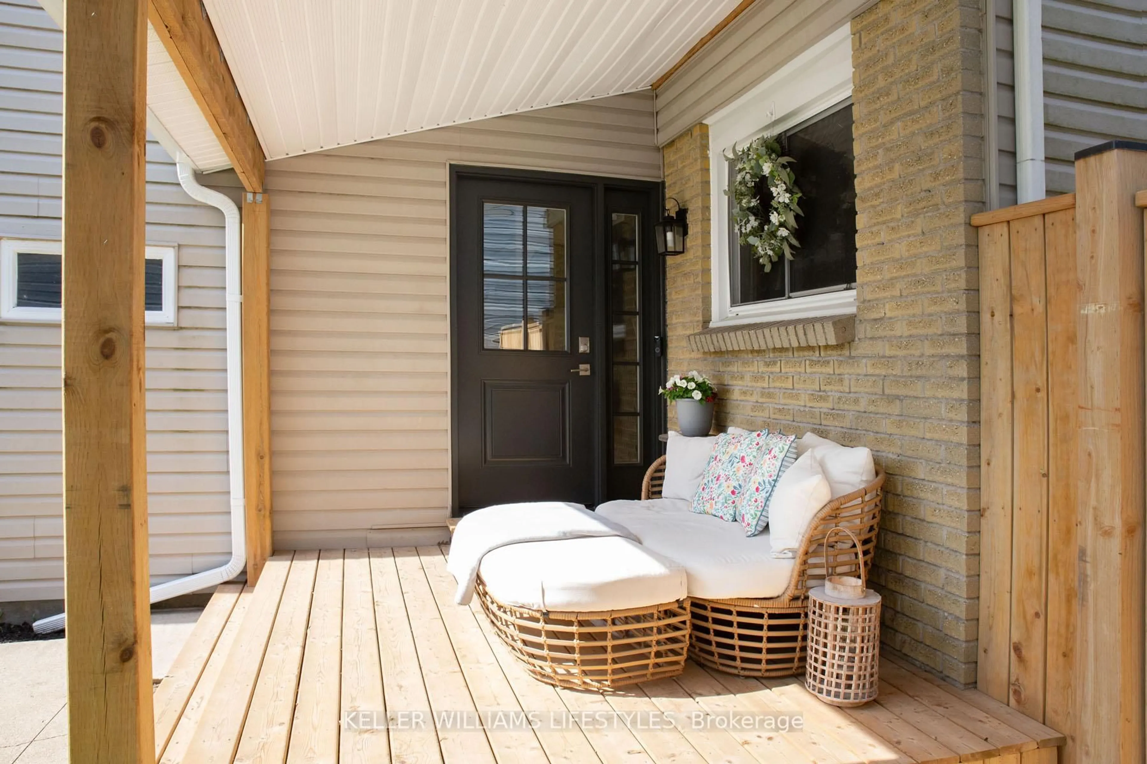 Indoor entryway for 5 Winding Woods Cres, London North Ontario N6G 3G3