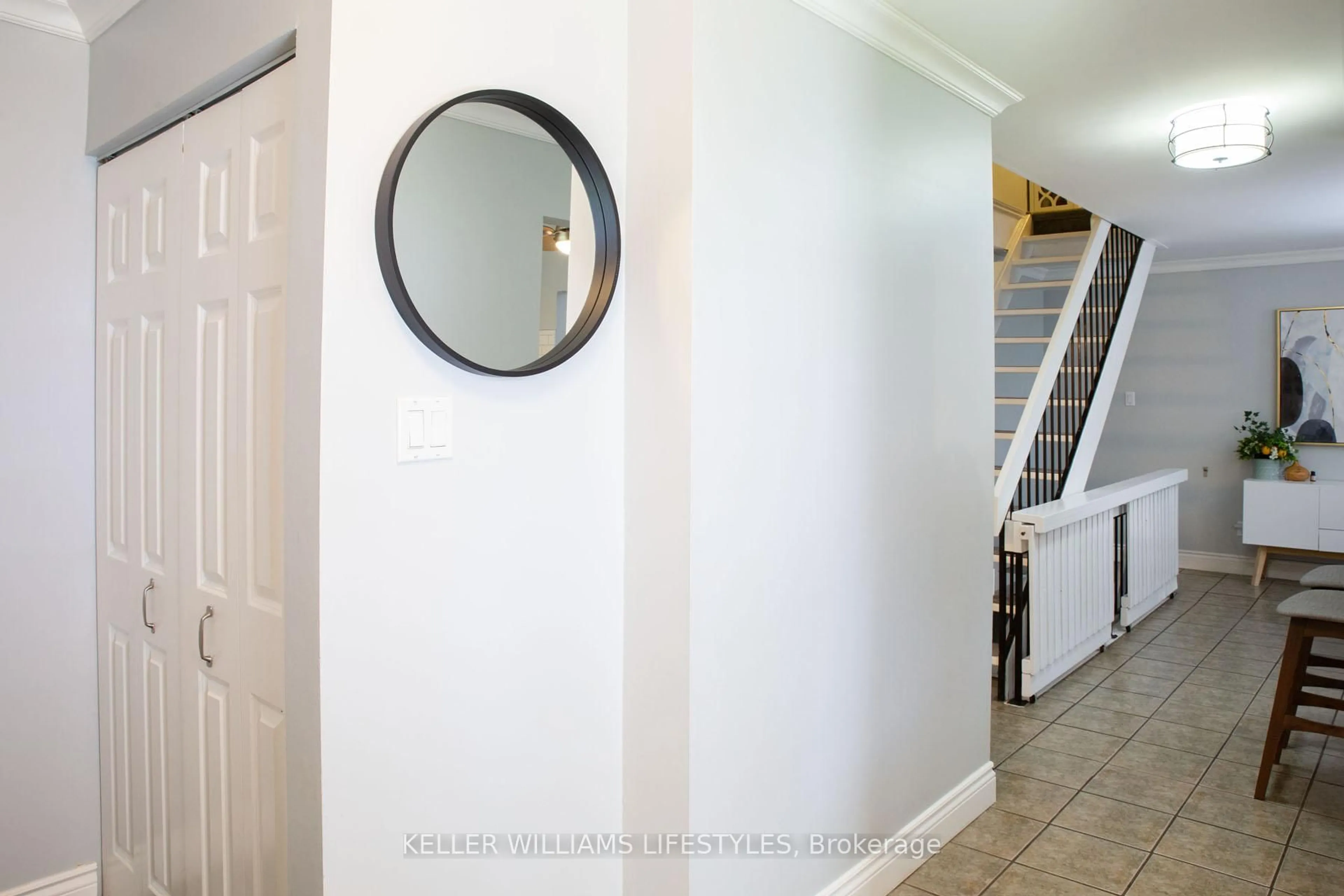Indoor entryway for 5 Winding Woods Cres, London North Ontario N6G 3G3