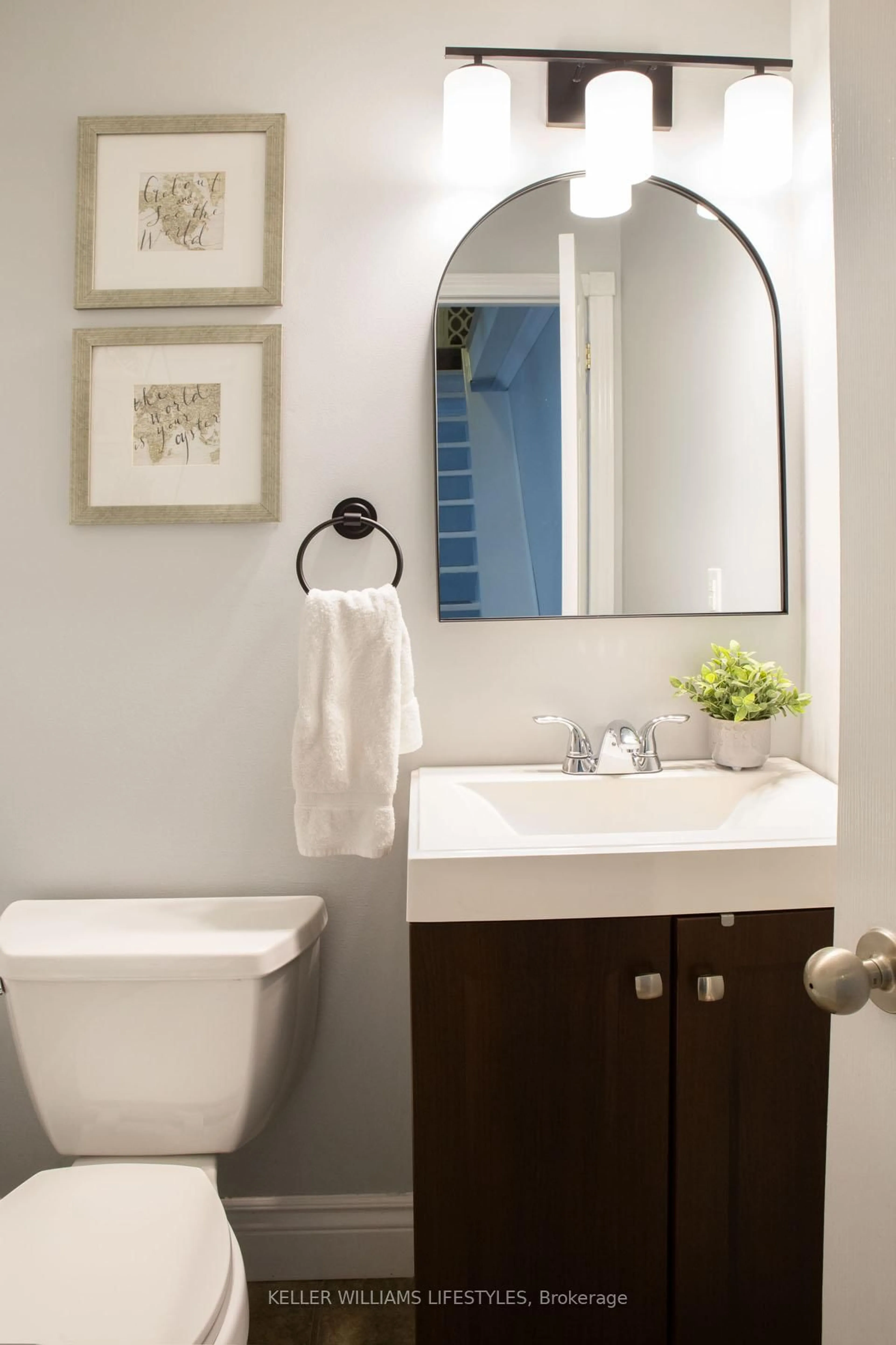 Contemporary bathroom, ceramic/tile floor for 5 Winding Woods Cres, London North Ontario N6G 3G3