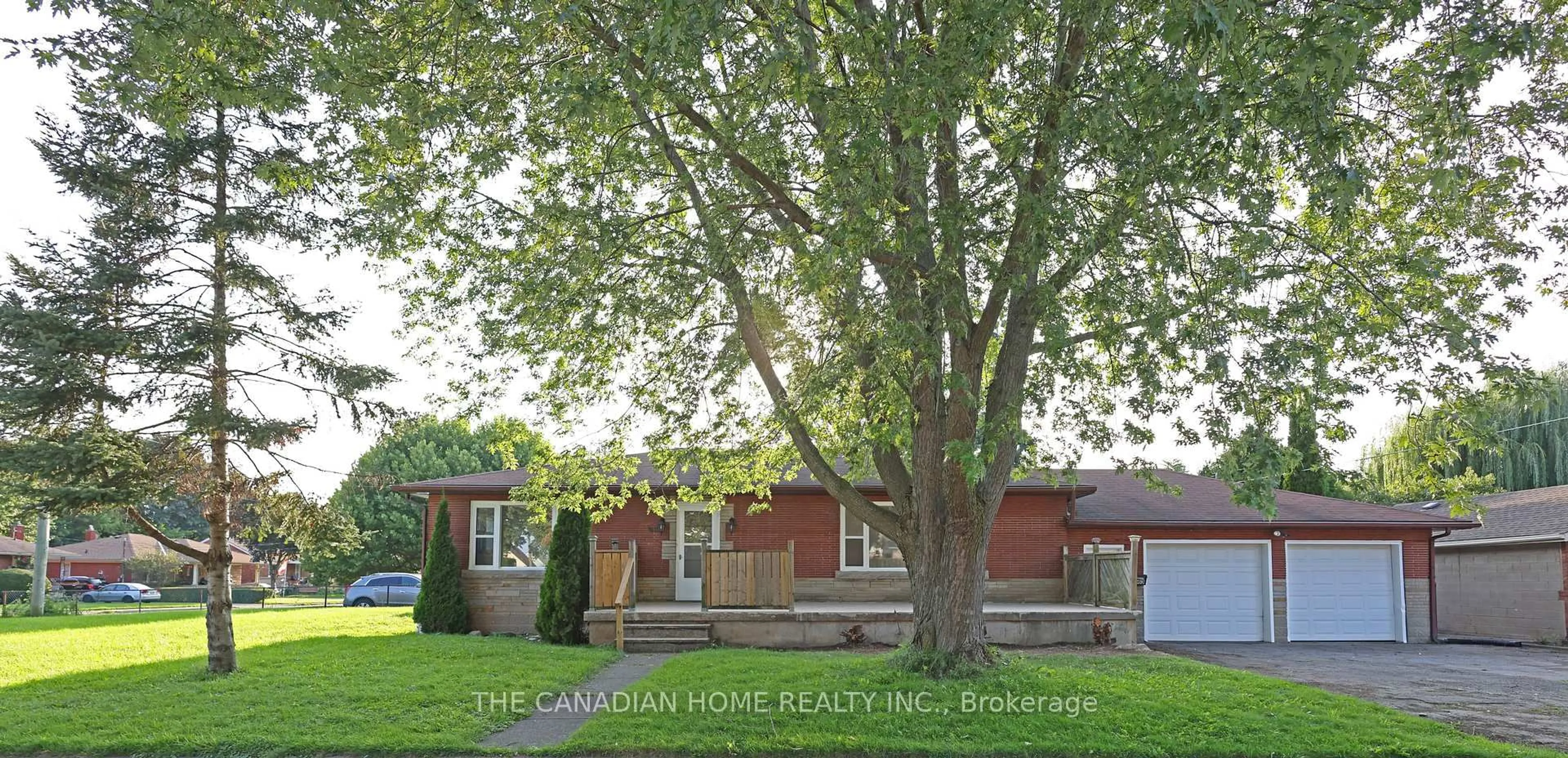 A pic from outside/outdoor area/front of a property/back of a property/a pic from drone, street for 6863 Heximer Ave, Niagara Falls Ontario L2G 4T2