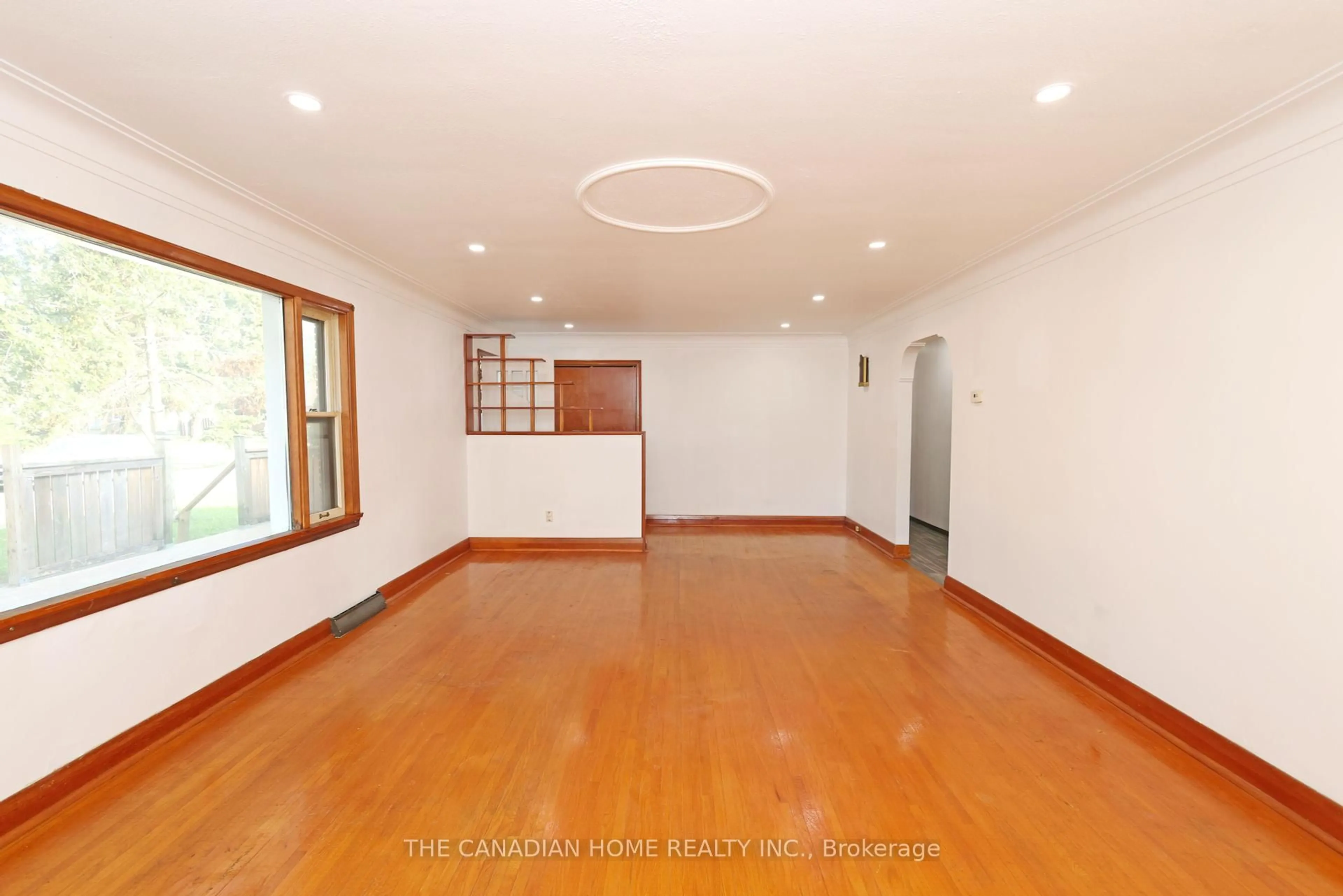 Indoor foyer for 6863 Heximer Ave, Niagara Falls Ontario L2G 4T2