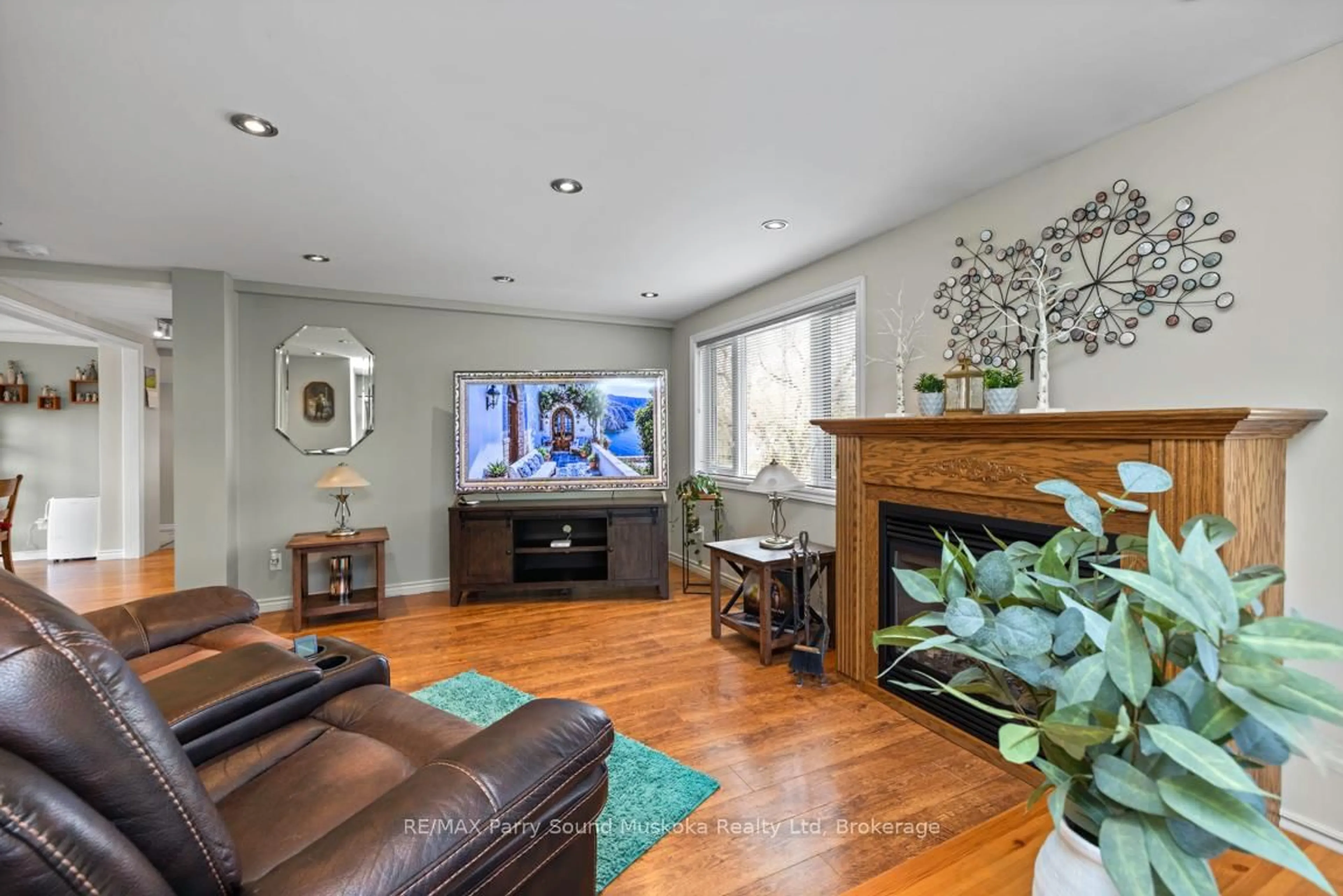 Living room with furniture, unknown for 2 Melissa St, Parry Sound Ontario P2A 2R3