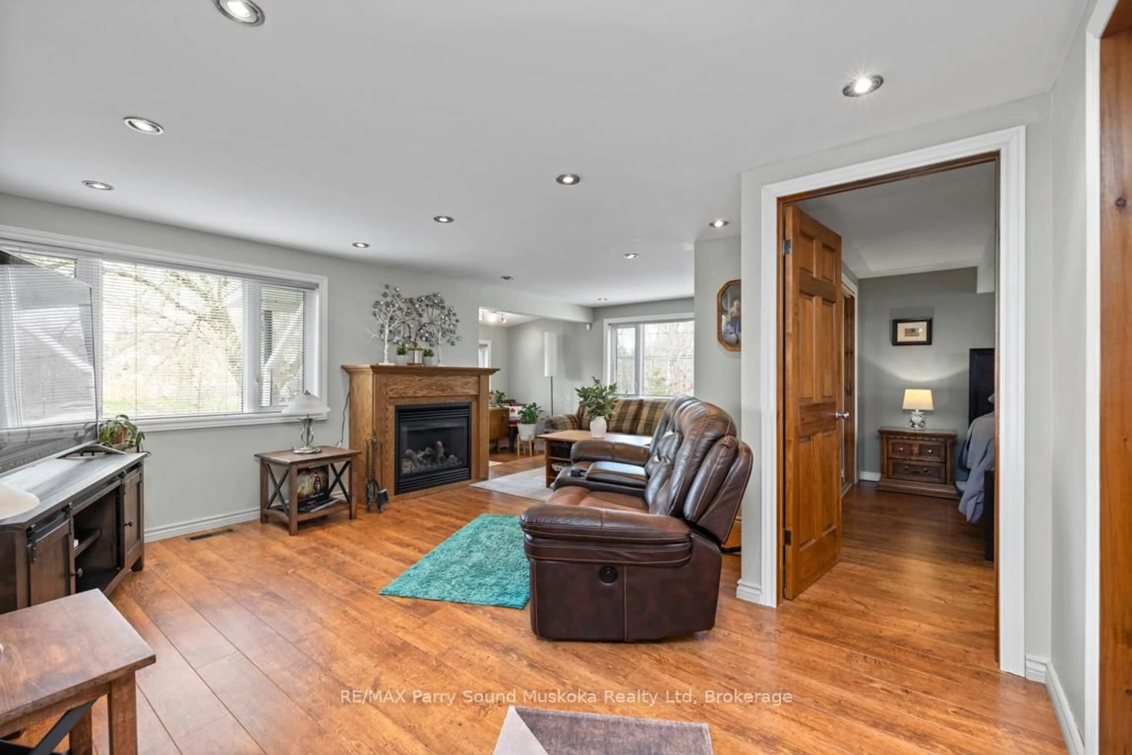 Living room with furniture, wood/laminate floor for 2 Melissa St, Parry Sound Ontario P2A 2R3