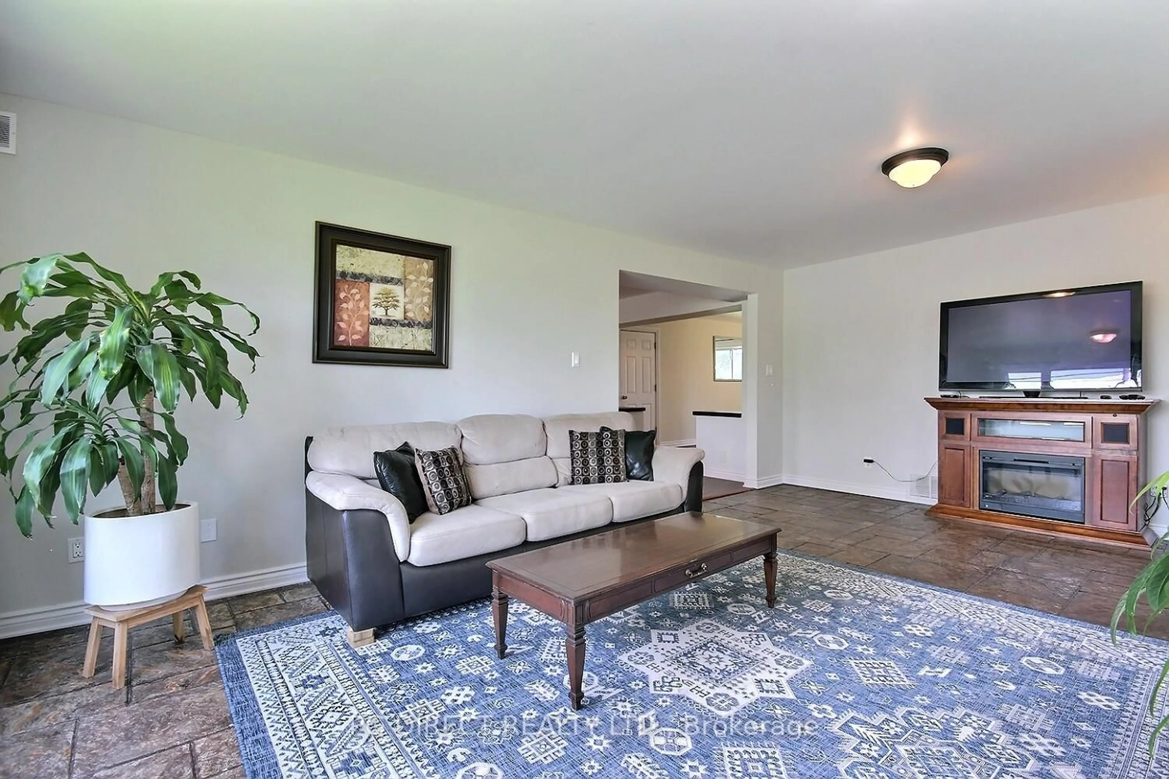 Living room with furniture, unknown for 562 County Road 28 N/A, Prince Edward County Ontario K8N 4Z7