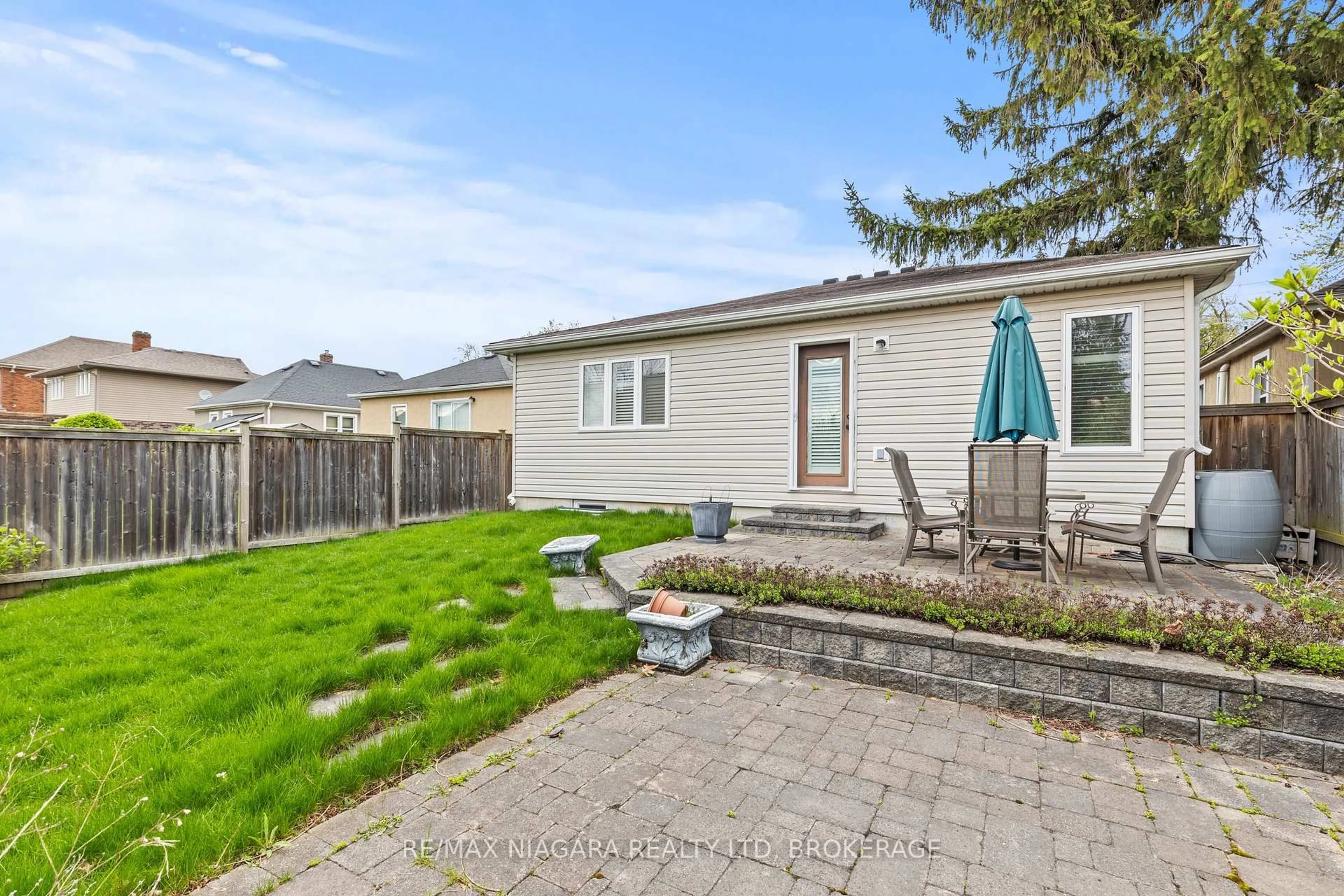 Unknown for 55 Haig St, St. Catharines Ontario L2R 6K7
