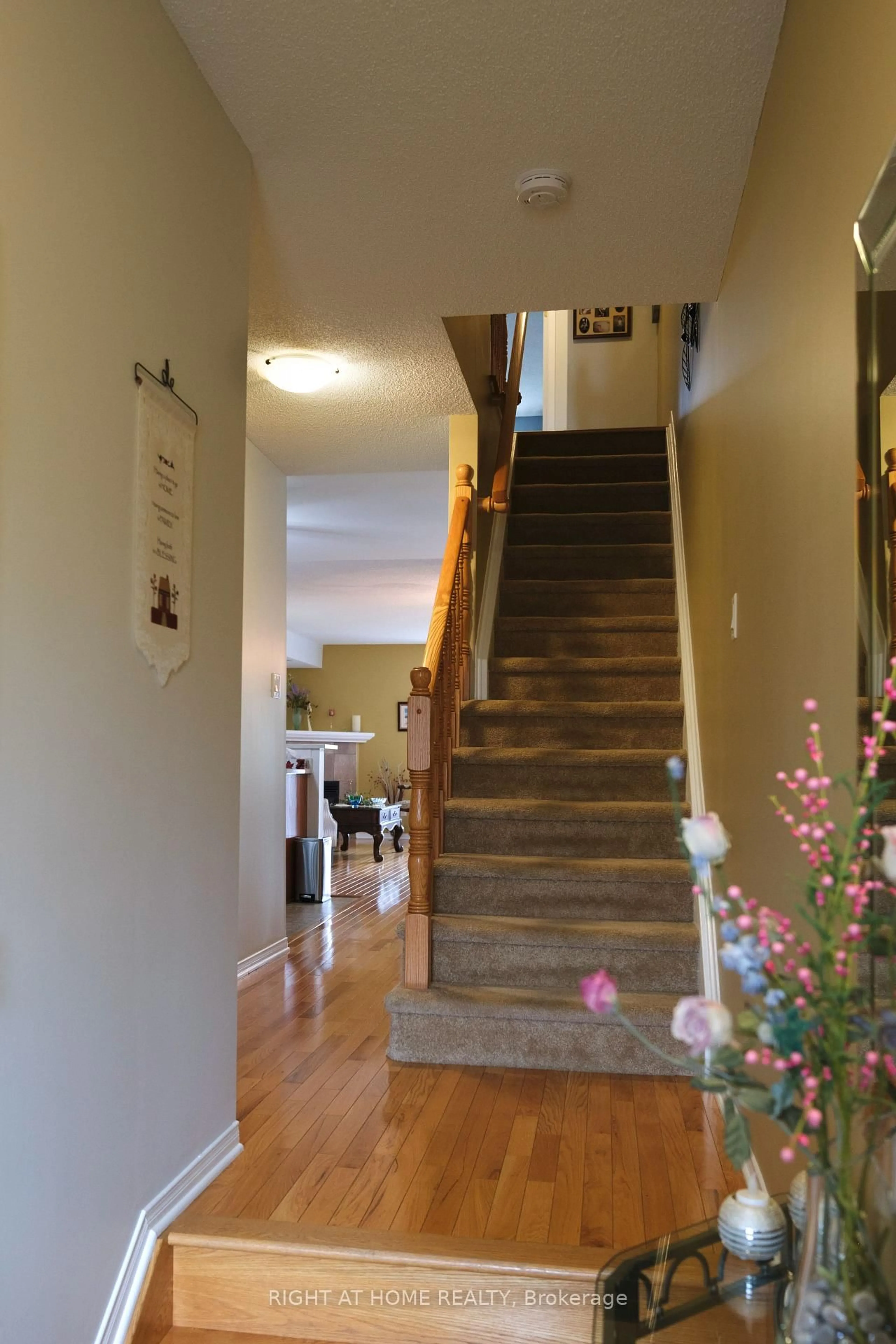 Indoor foyer for 38 Spruce Cres, Arnprior Ontario K7S 3V8