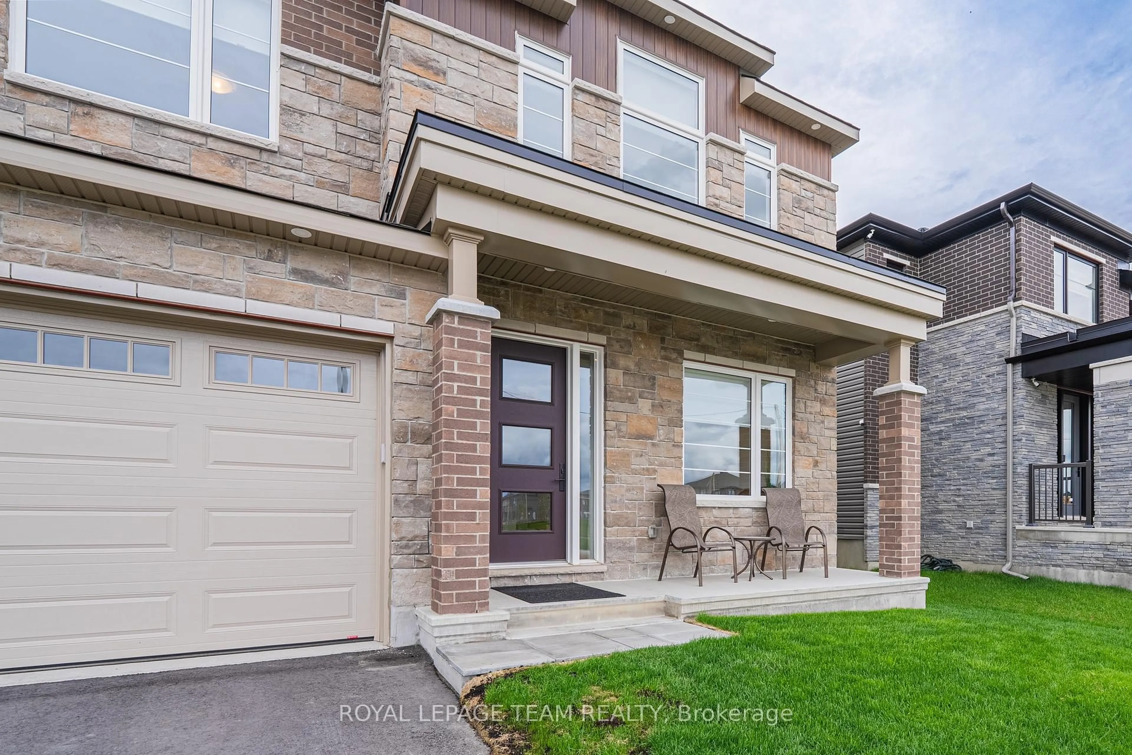 Home with brick exterior material, street for 2055 Wanderer Ave, Manotick Ontario K4M 0W9