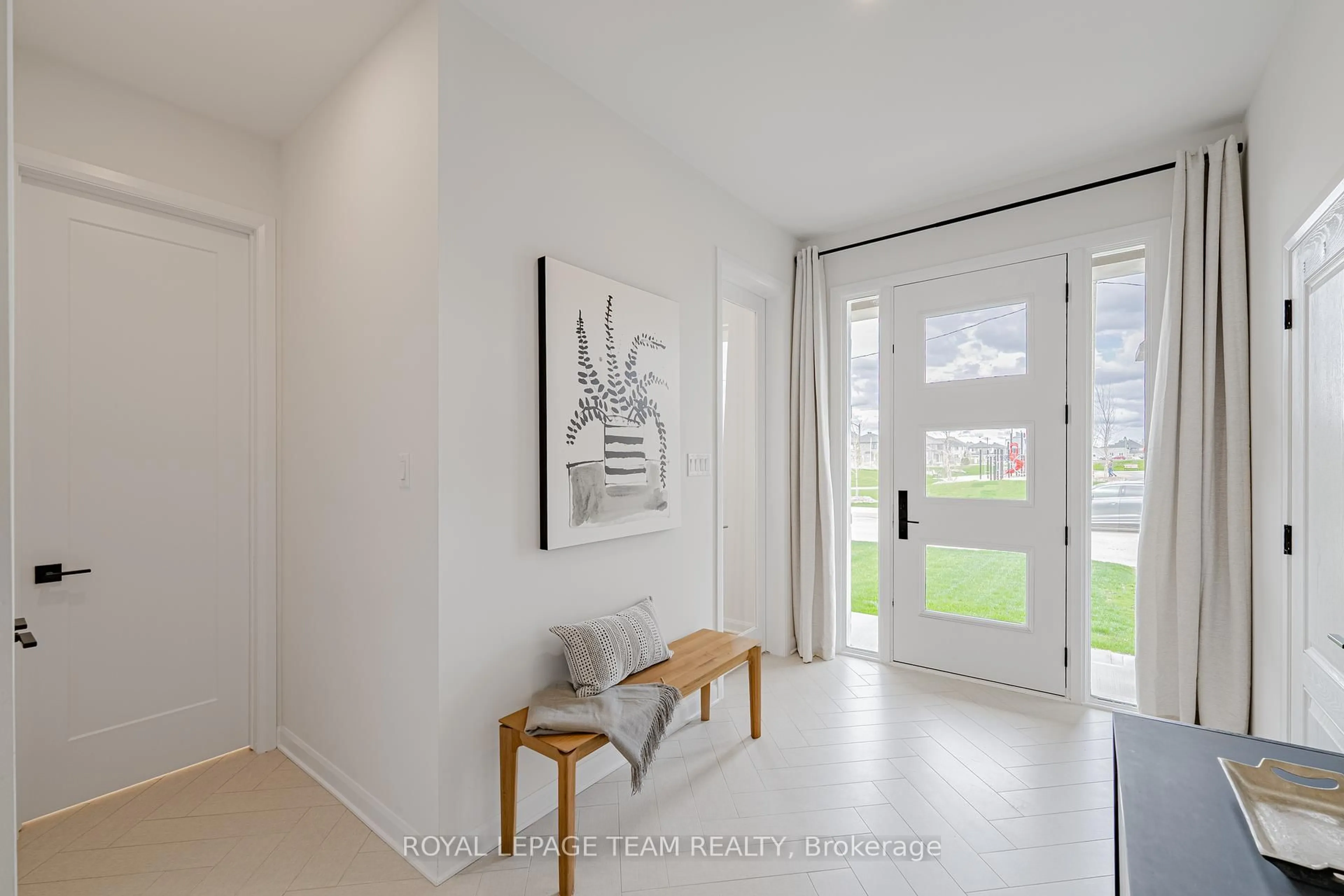 Indoor entryway for 2055 Wanderer Ave, Manotick Ontario K4M 0W9