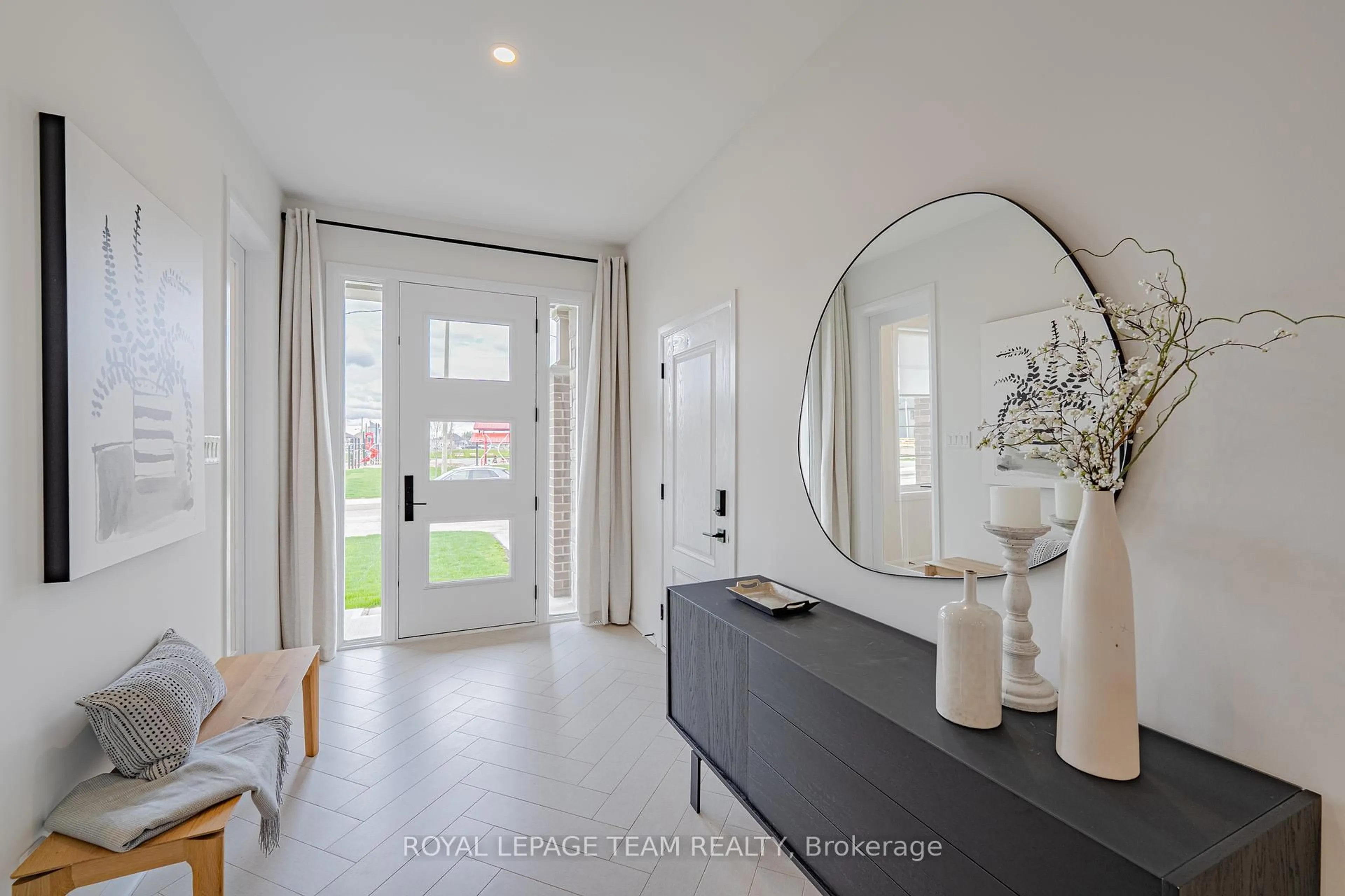 Indoor entryway for 2055 Wanderer Ave, Manotick Ontario K4M 0W9