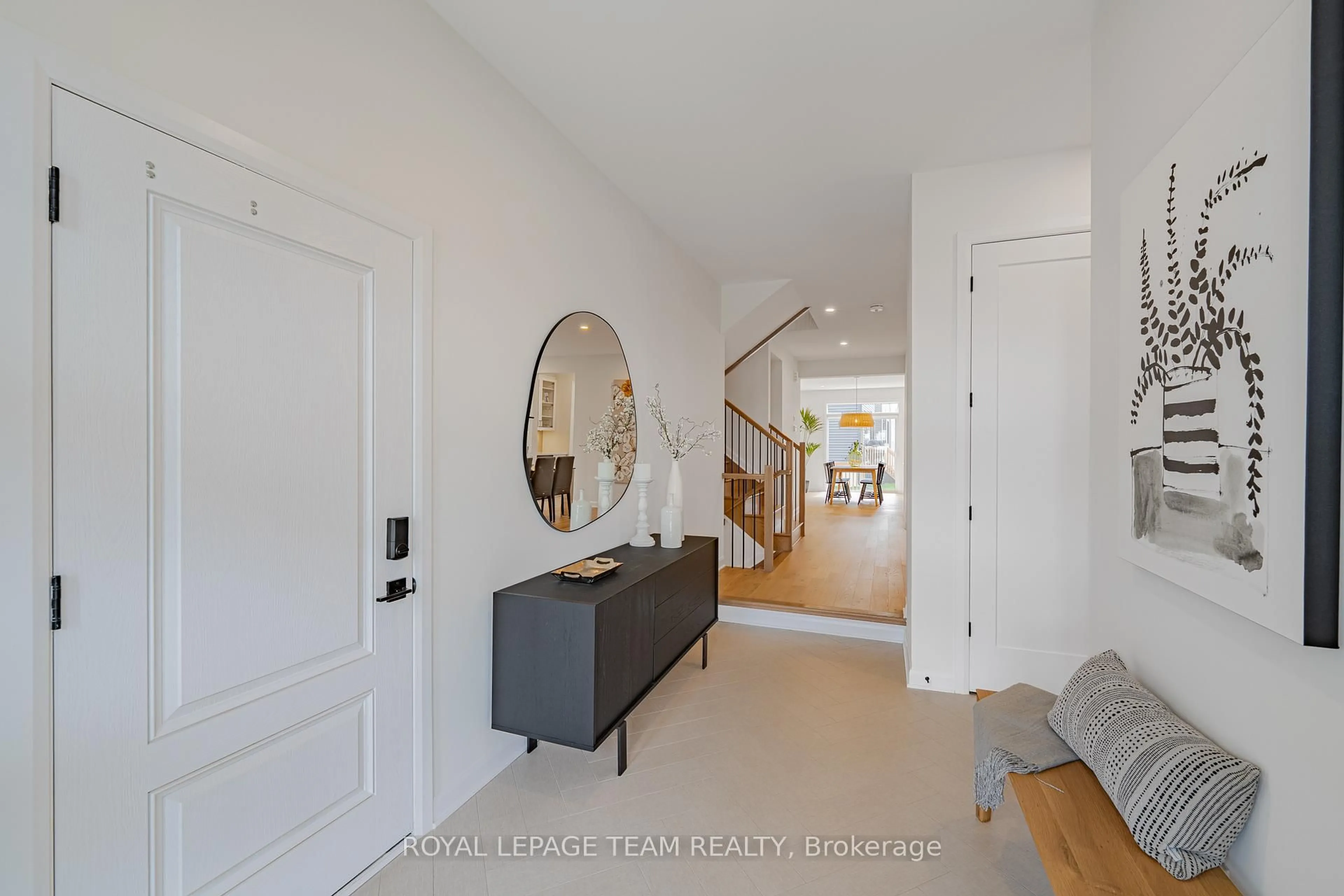 Indoor entryway for 2055 Wanderer Ave, Manotick Ontario K4M 0W9