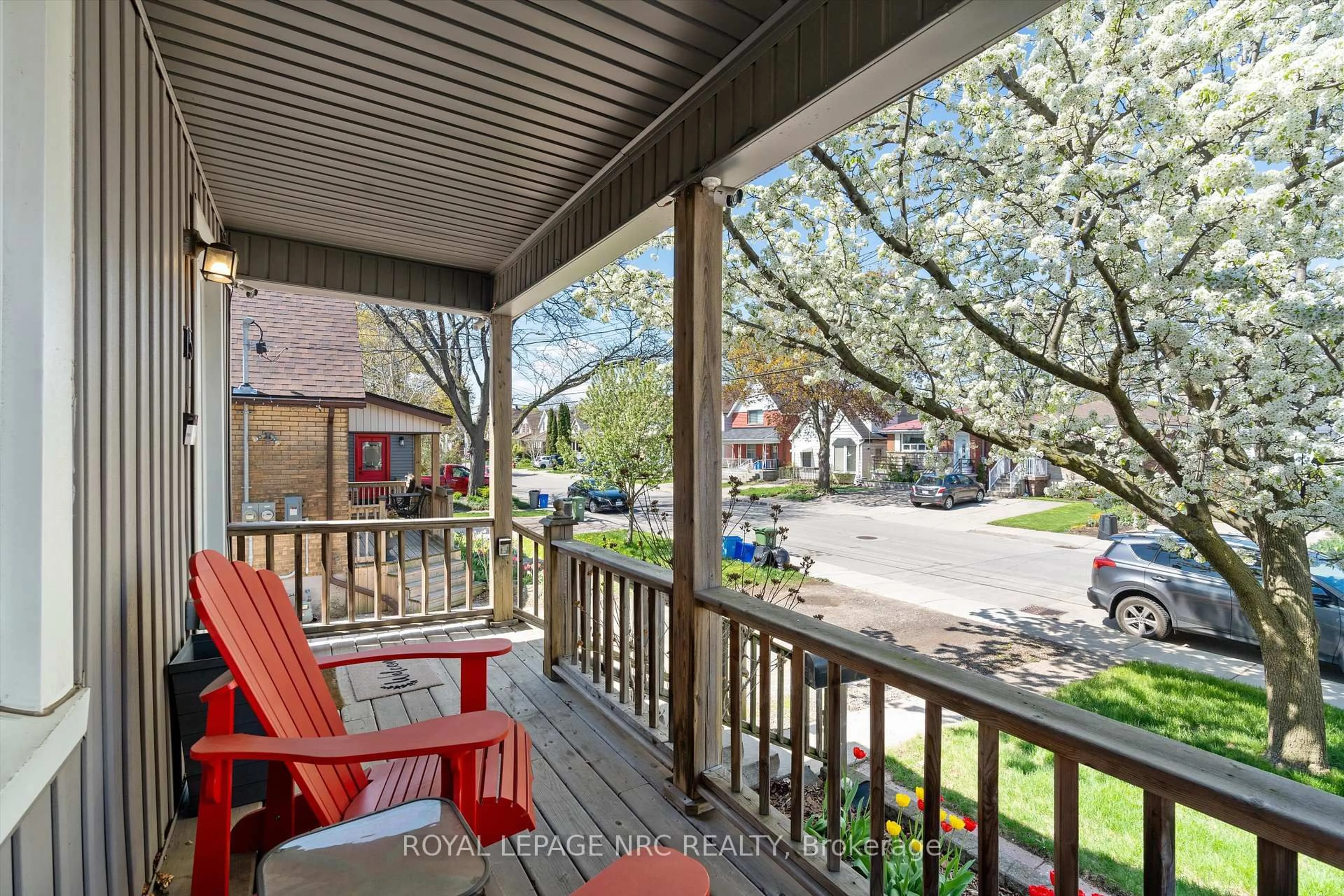 Patio, street for 15 East 24th St, Hamilton Ontario L8V 2X8