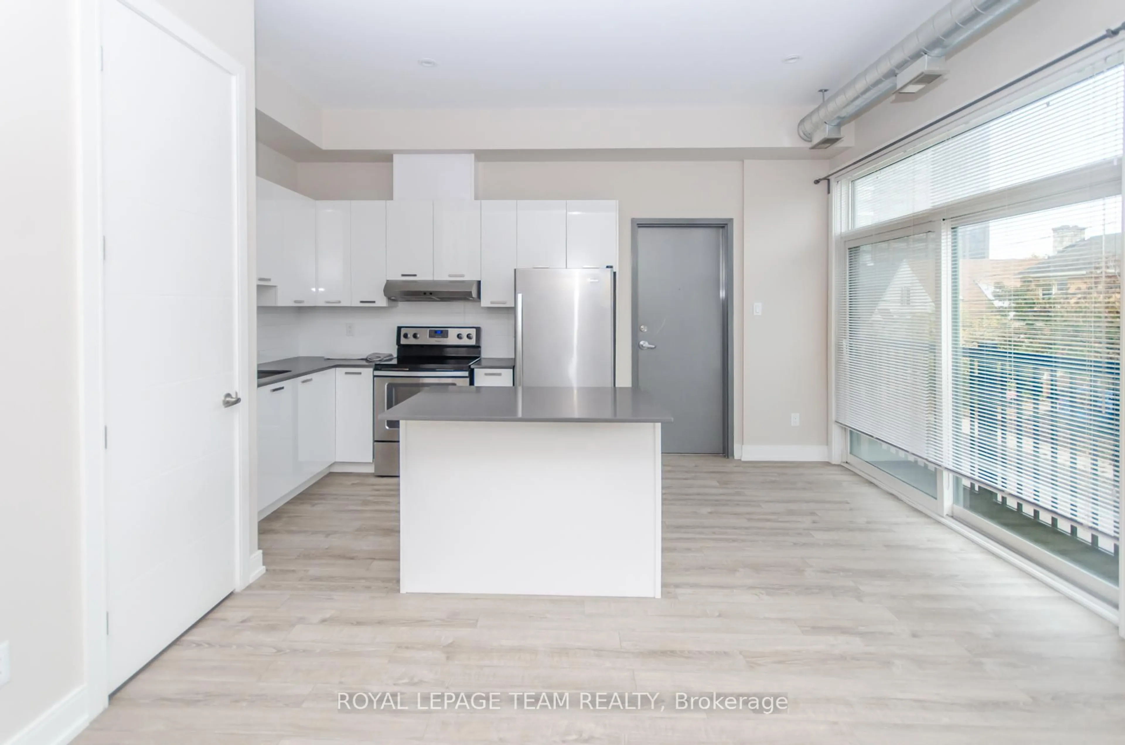 Open concept kitchen, unknown for 81 NORMAN St, Ottawa Ontario K1S 3K3