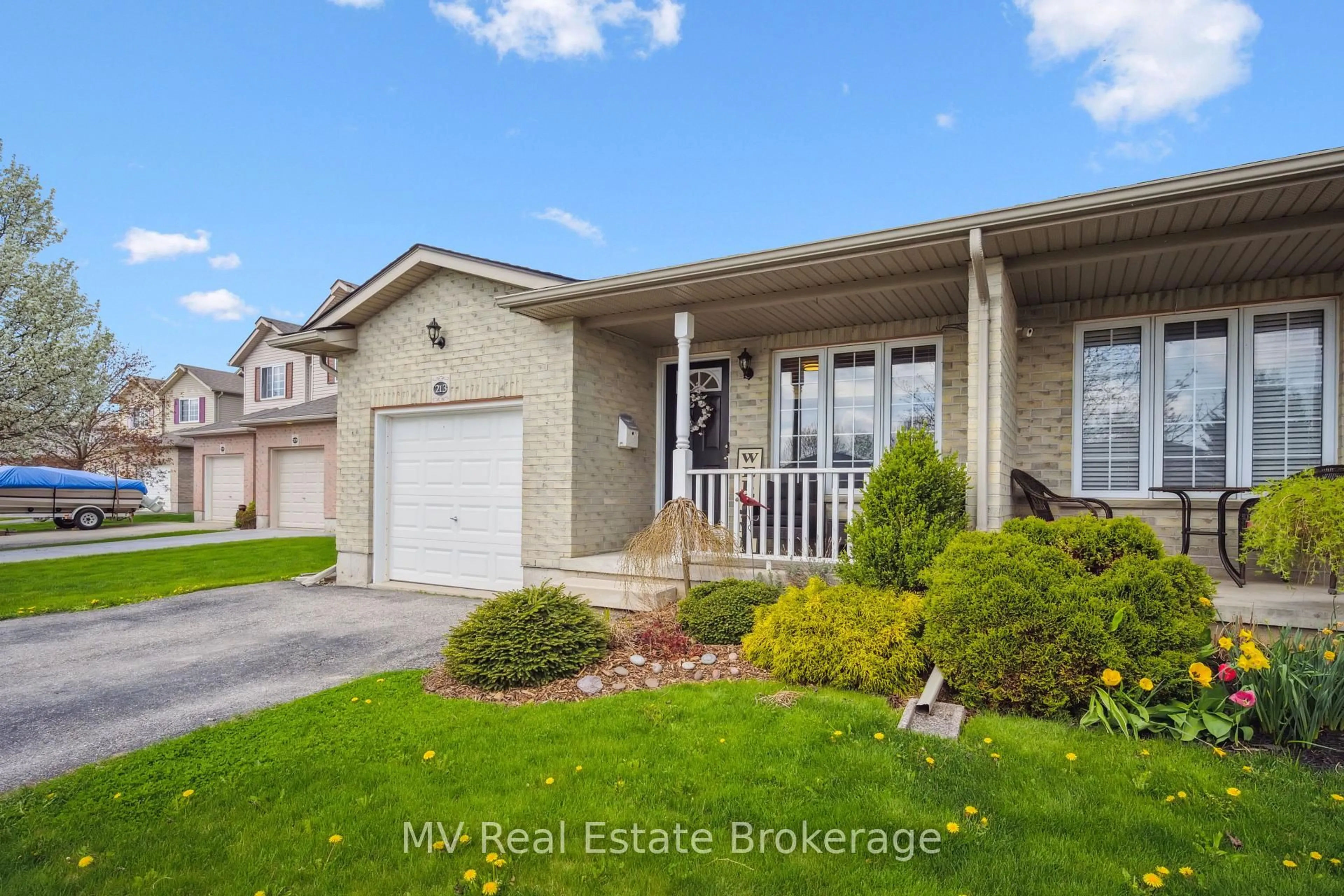 Home with brick exterior material, street for 213 Frederick Crt, East Zorra-Tavistock Ontario N0B 2R0