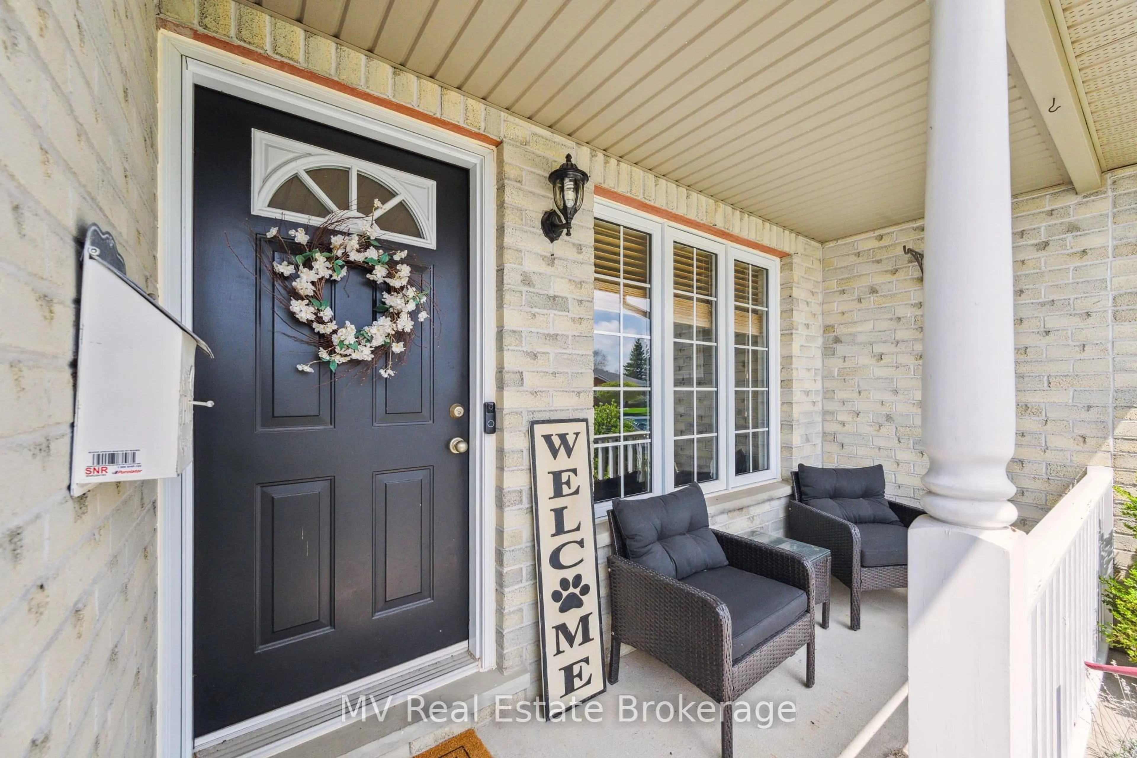 Indoor entryway for 213 Frederick Crt, East Zorra-Tavistock Ontario N0B 2R0