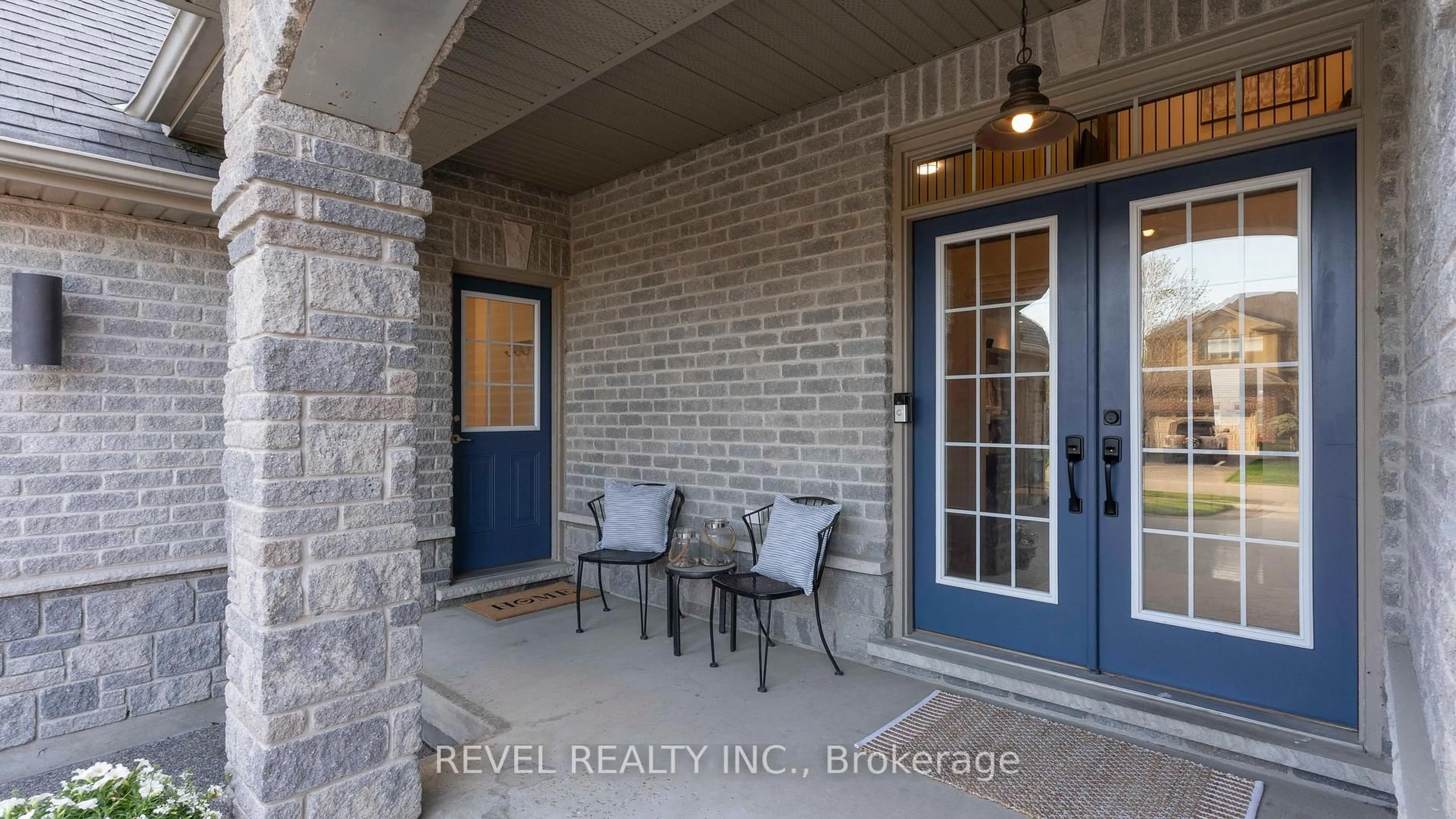 Indoor entryway for 1520 Logans Tr, London South Ontario N6K 0B3