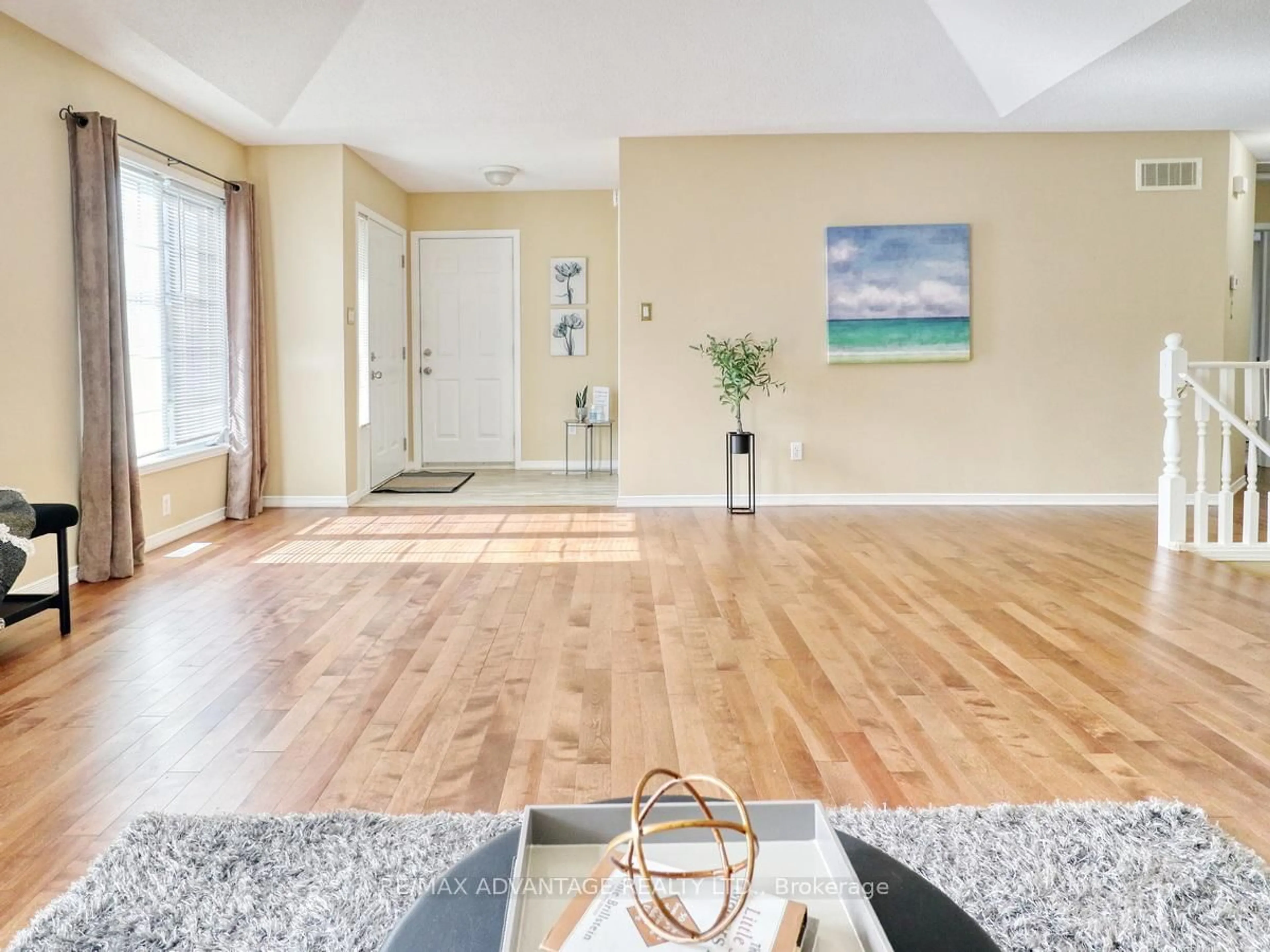 Indoor entryway for 100 Stroud Cres #14, London South Ontario N6E 4A1