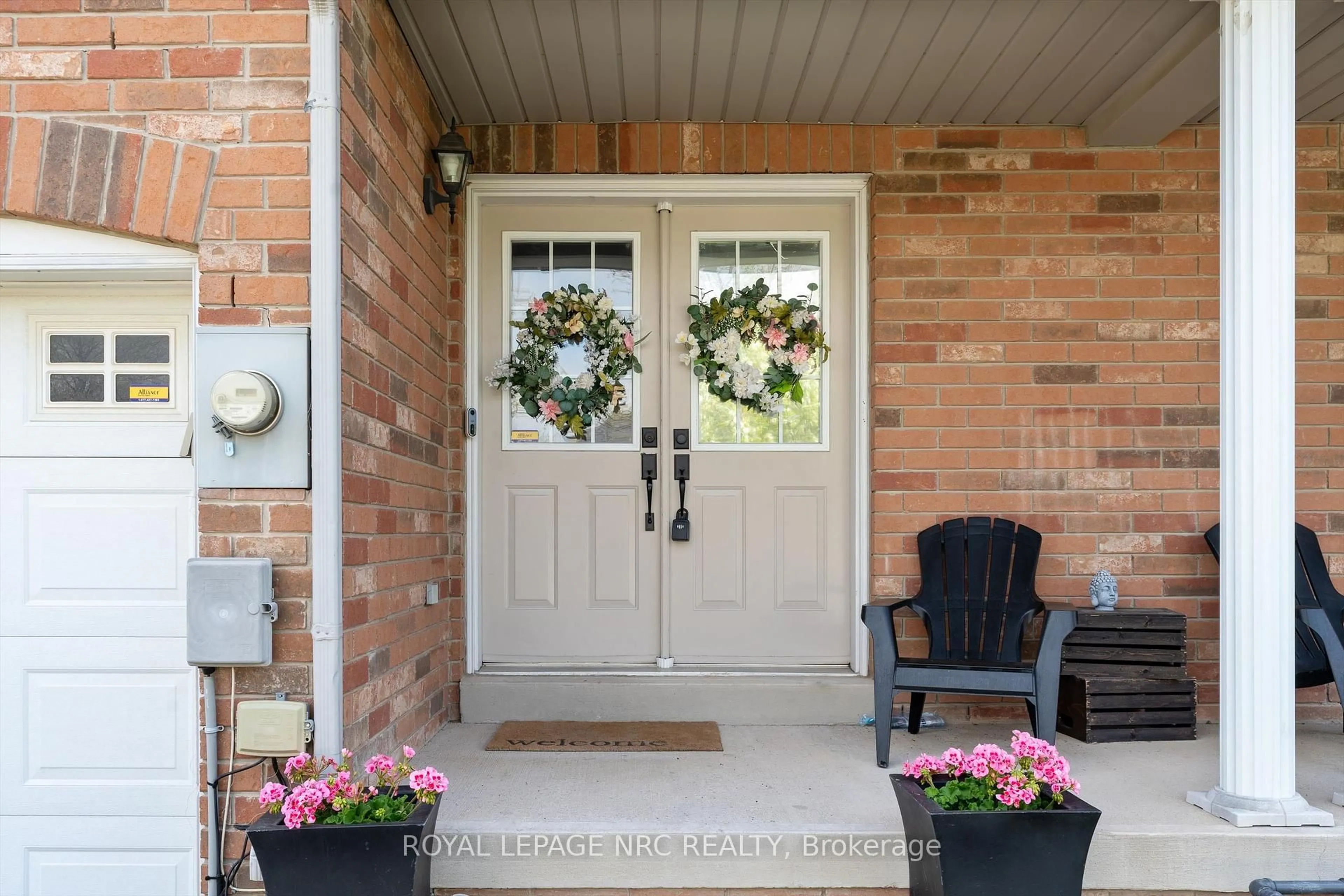 Indoor entryway for 6 Mackenzie King Ave, St. Catharines Ontario L2P 0A1